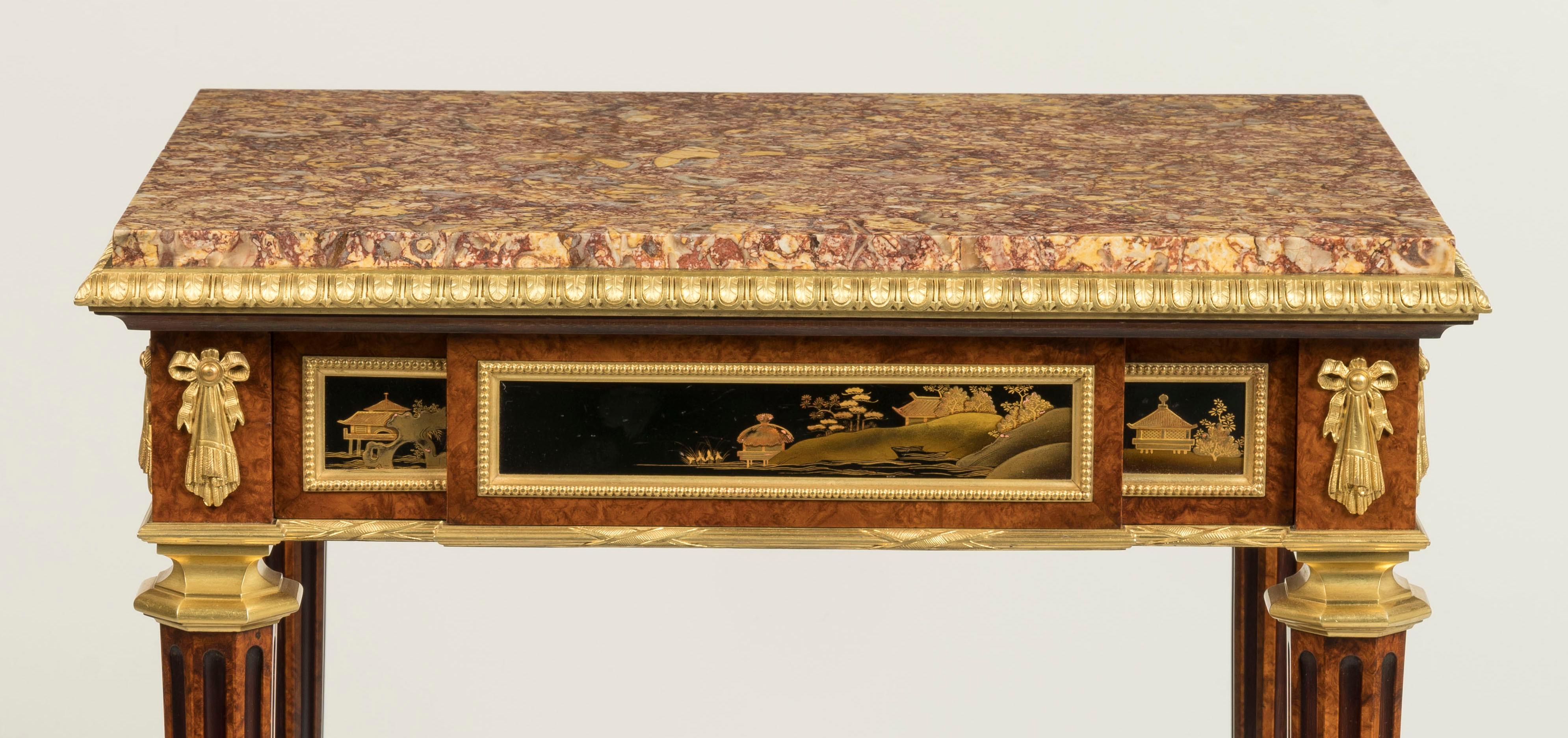 Marmortisch mit Lackplatte aus dem 19. Jahrhundert im Louis-XVI.-Stil von Henry Dasson im Zustand „Gut“ im Angebot in London, GB