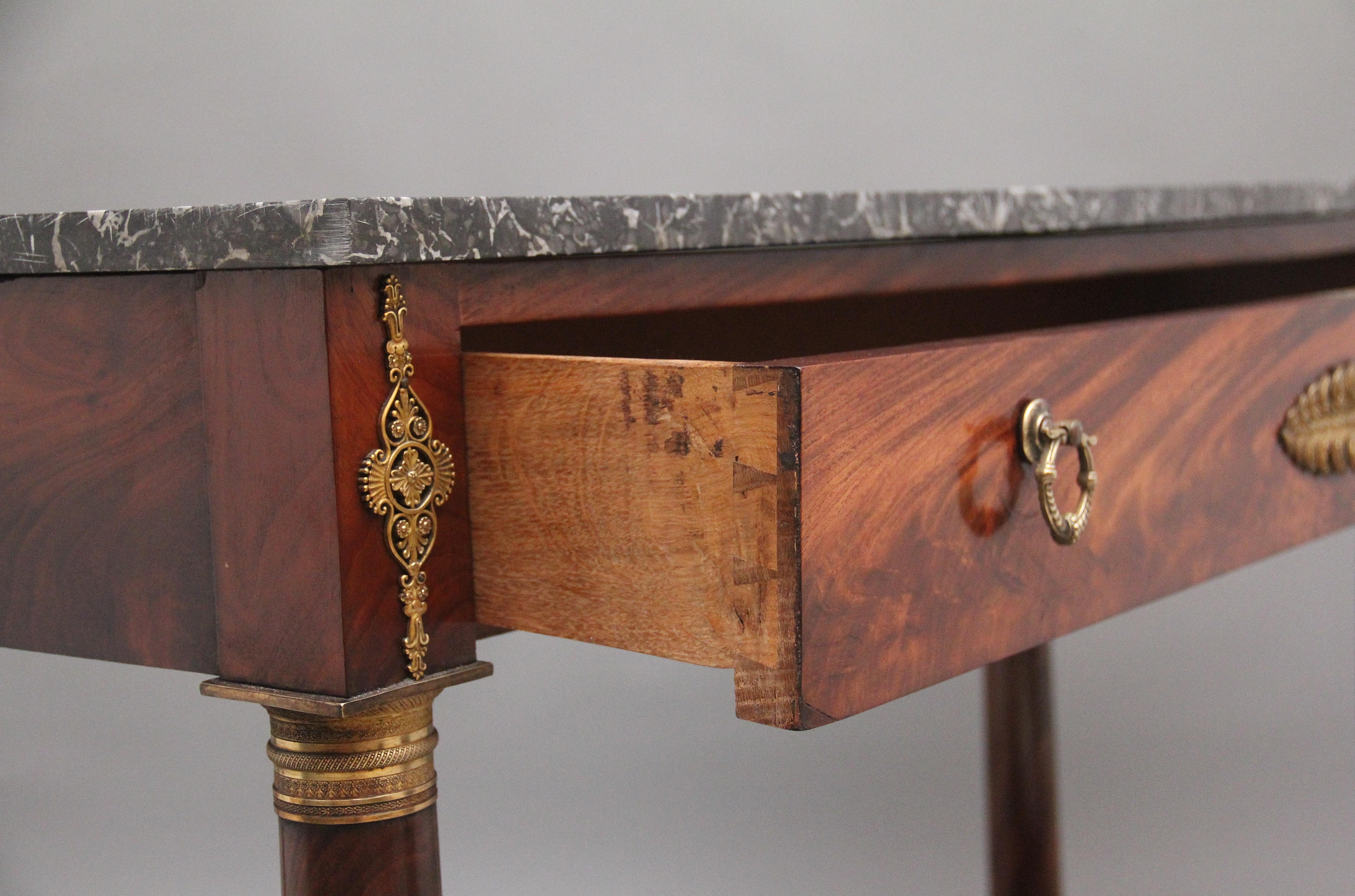 Console en acajou à plateau de marbre du 19e siècle Bon état - En vente à Martlesham, GB