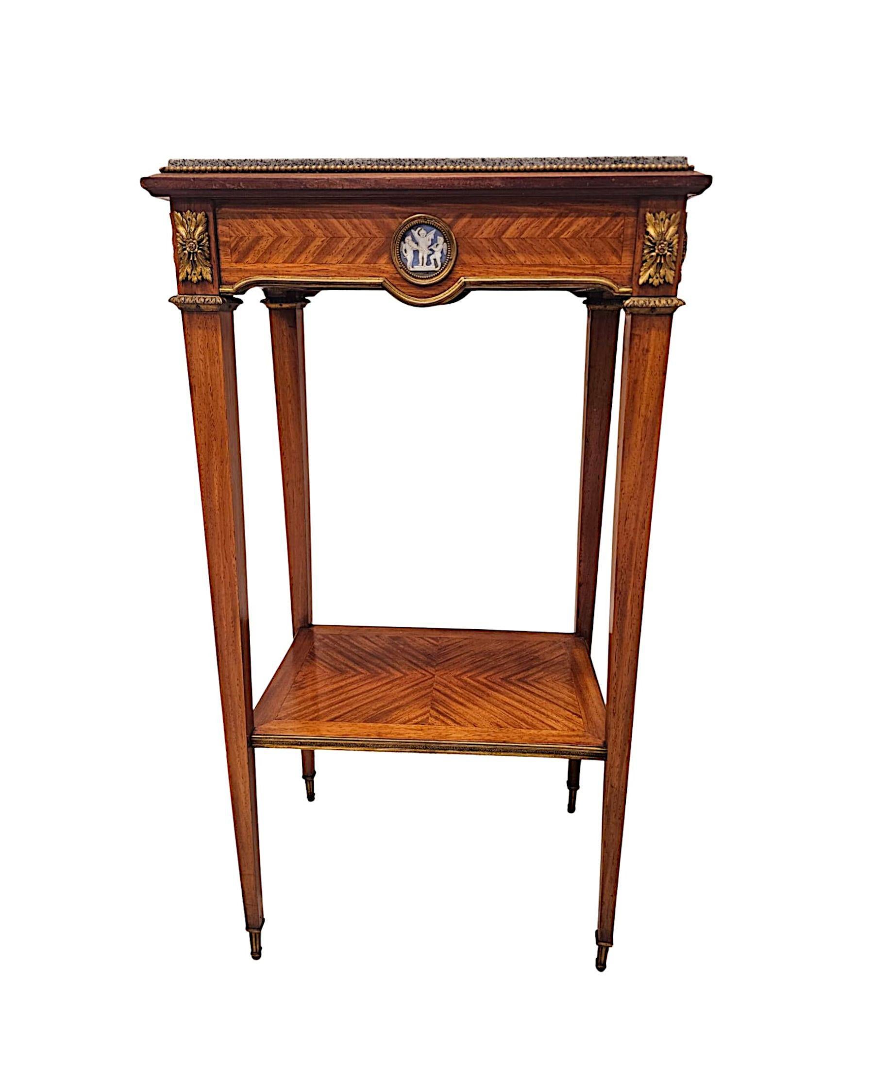 Mesa de lámpara del siglo XIX con tapa de mármol y montada en ormolu Francés en venta