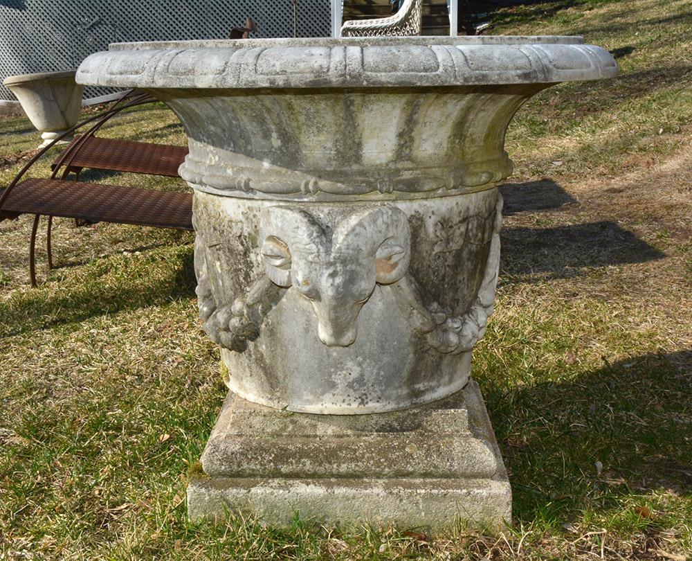 19th Century Marble Urn In Good Condition In Sheffield, MA