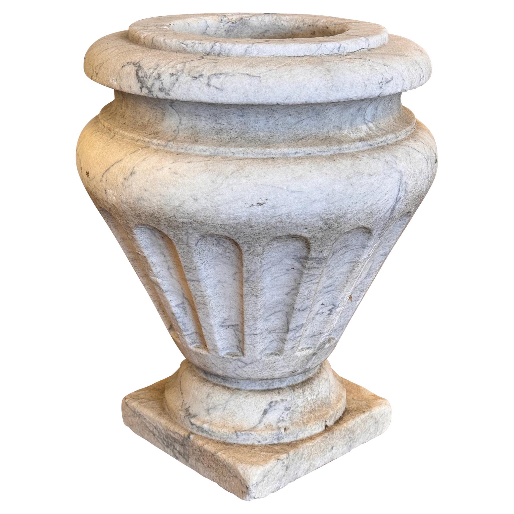 Urne en marbre du 19e siècle en vente
