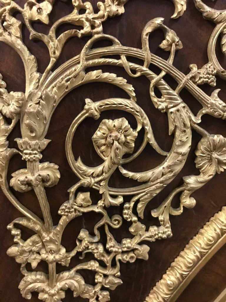 Antique 19th Century Marie-Antoinette Commode Paris Fire-Gilt Bronze Mahogany For Sale 4