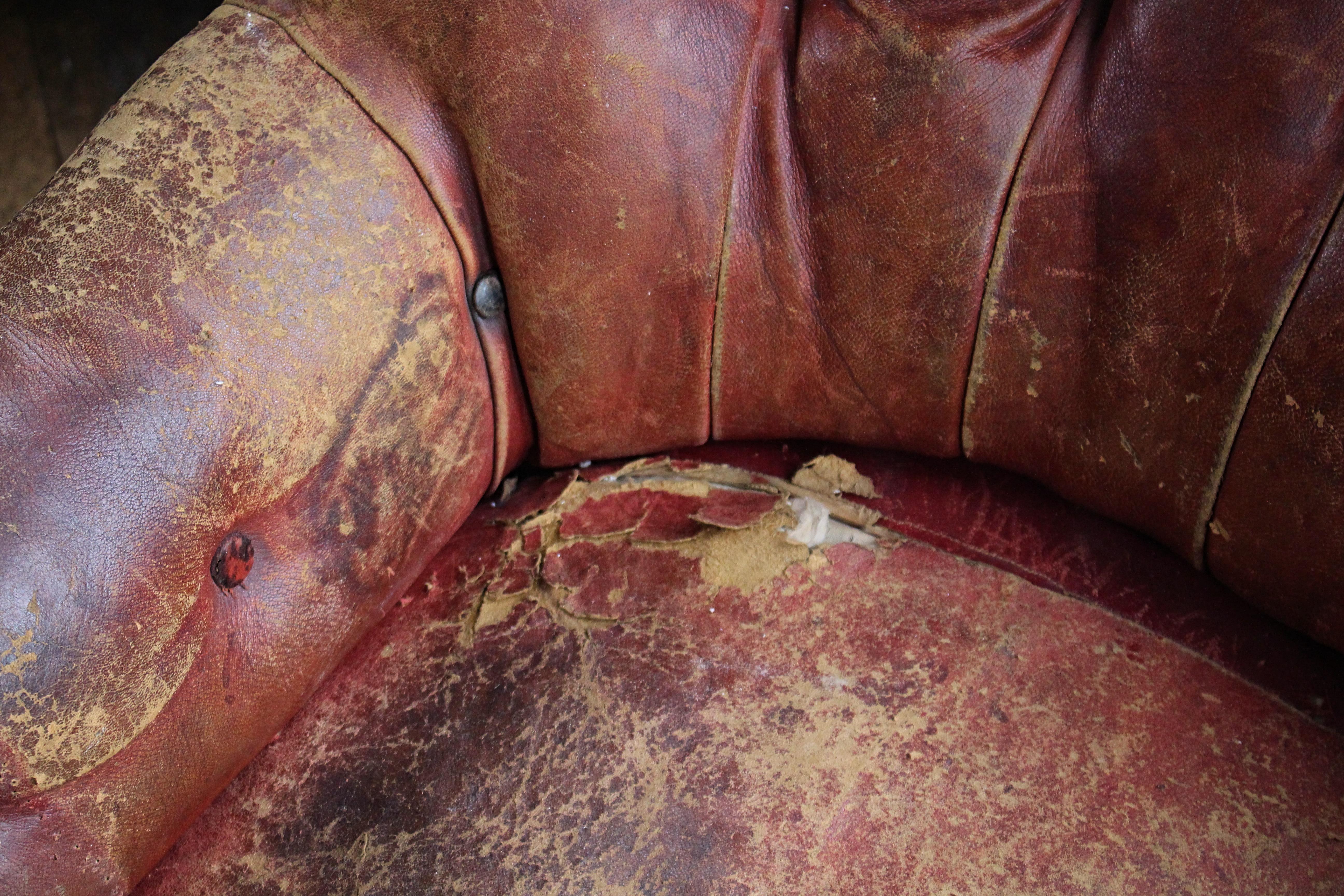 19th Century Maroon Leather Tub Chair Armchair Country House In Good Condition In Lowestoft, GB