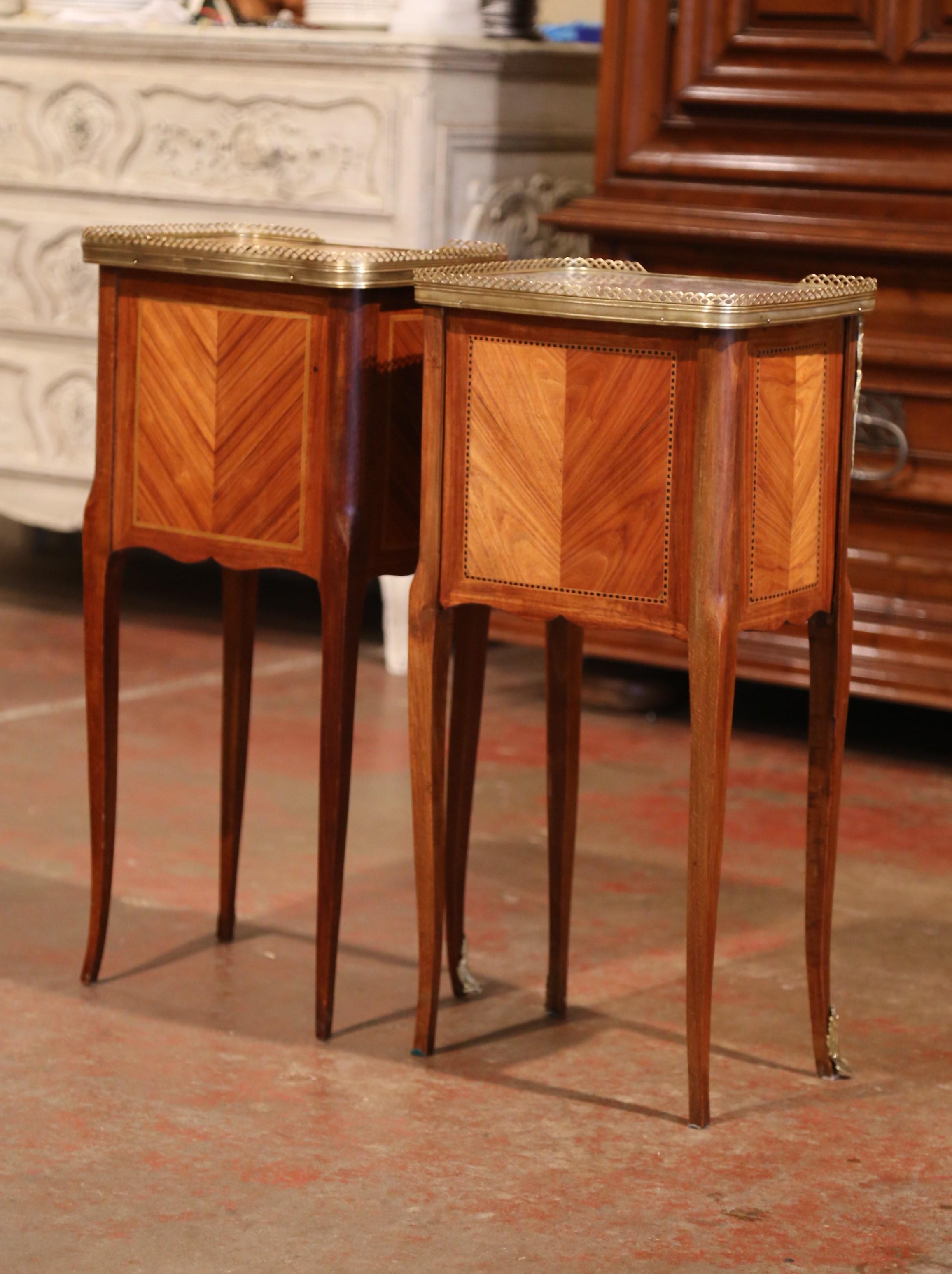 19th Century Marquetry and Bronze Walnut Nightstands with Marble, Set of 2 In Excellent Condition In Dallas, TX