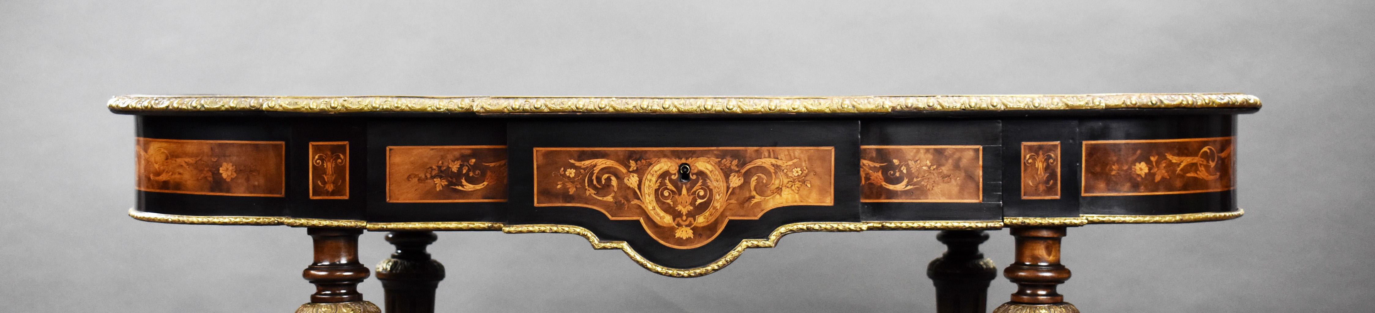 Table de centre en marqueterie du 19e siècle en vente 6