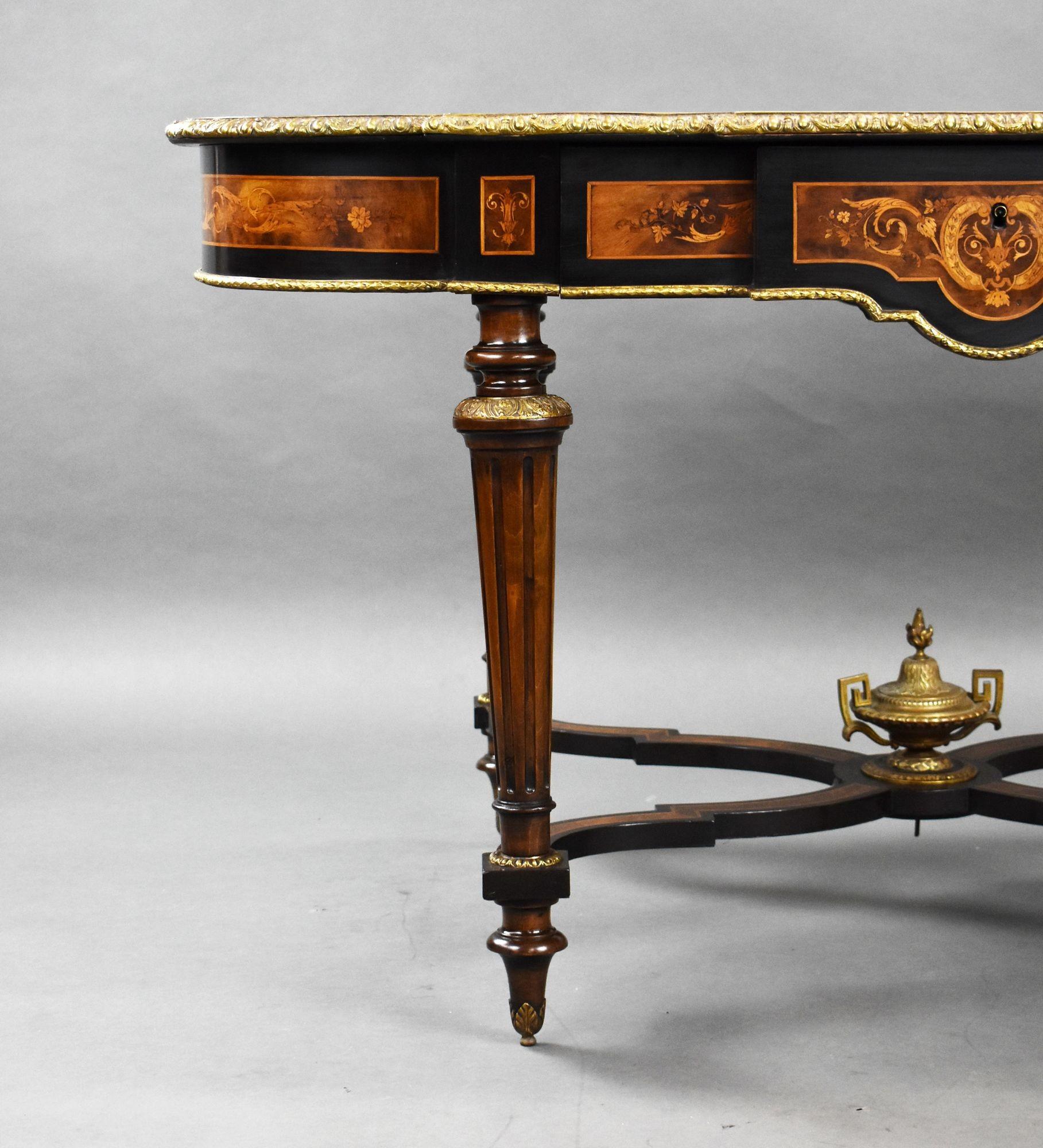 Table de centre en marqueterie du 19e siècle en vente 7