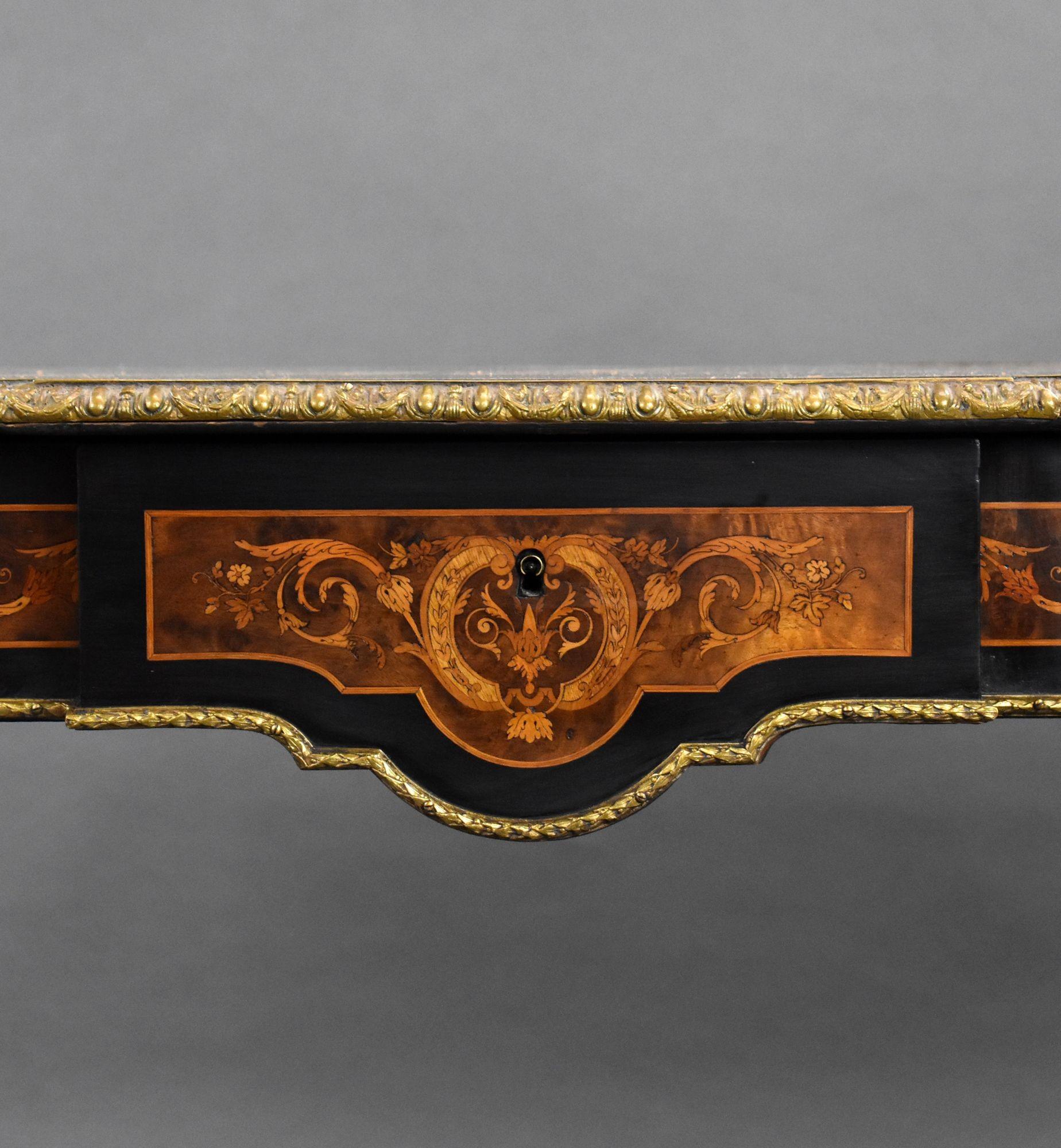 Table de centre en marqueterie du 19e siècle en vente 10