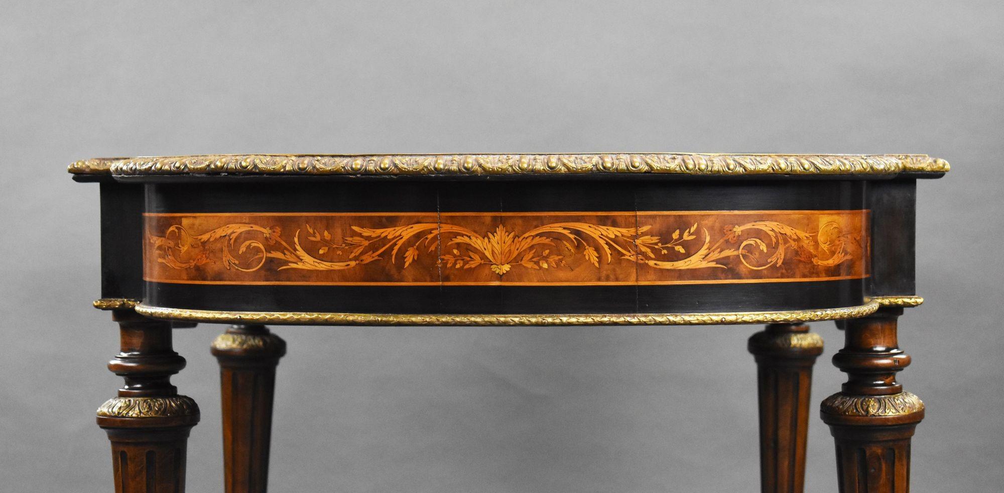 Table de centre en marqueterie du 19e siècle en vente 11