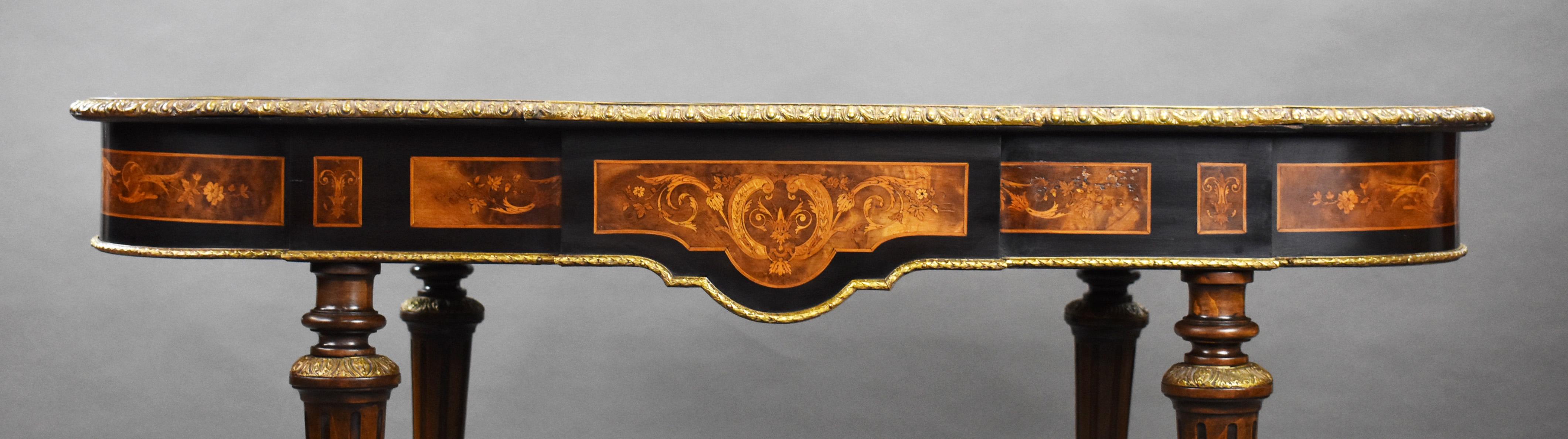 Table de centre en marqueterie du 19e siècle en vente 12