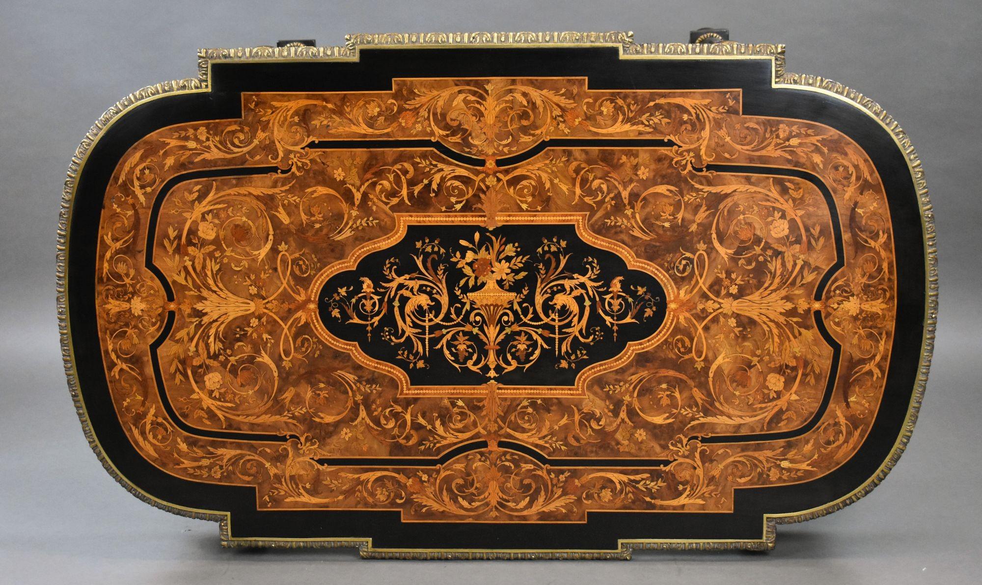 Table de centre en marqueterie du 19e siècle en vente 2