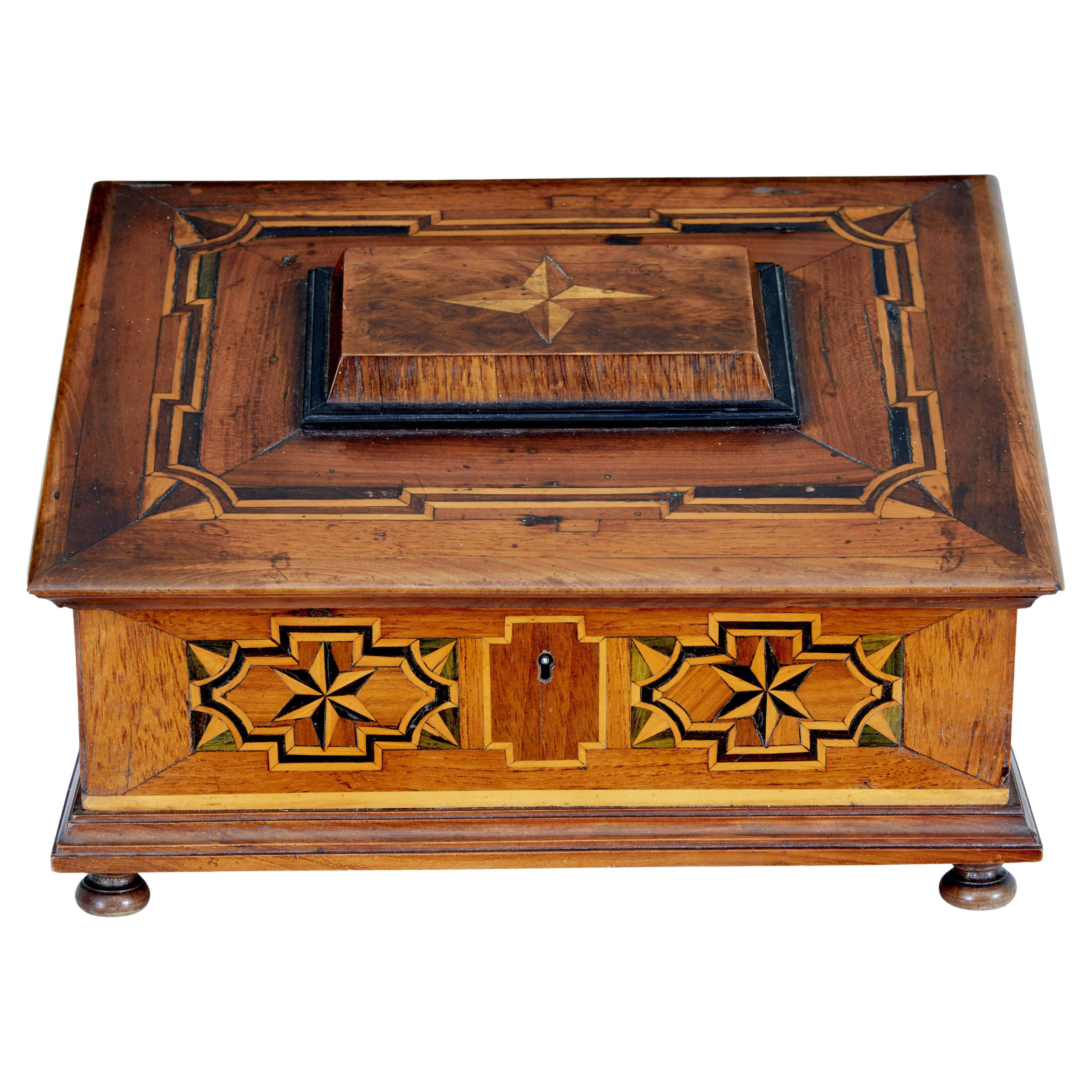 Caja de escritorio de marquetería de madera de frutal del siglo XIX