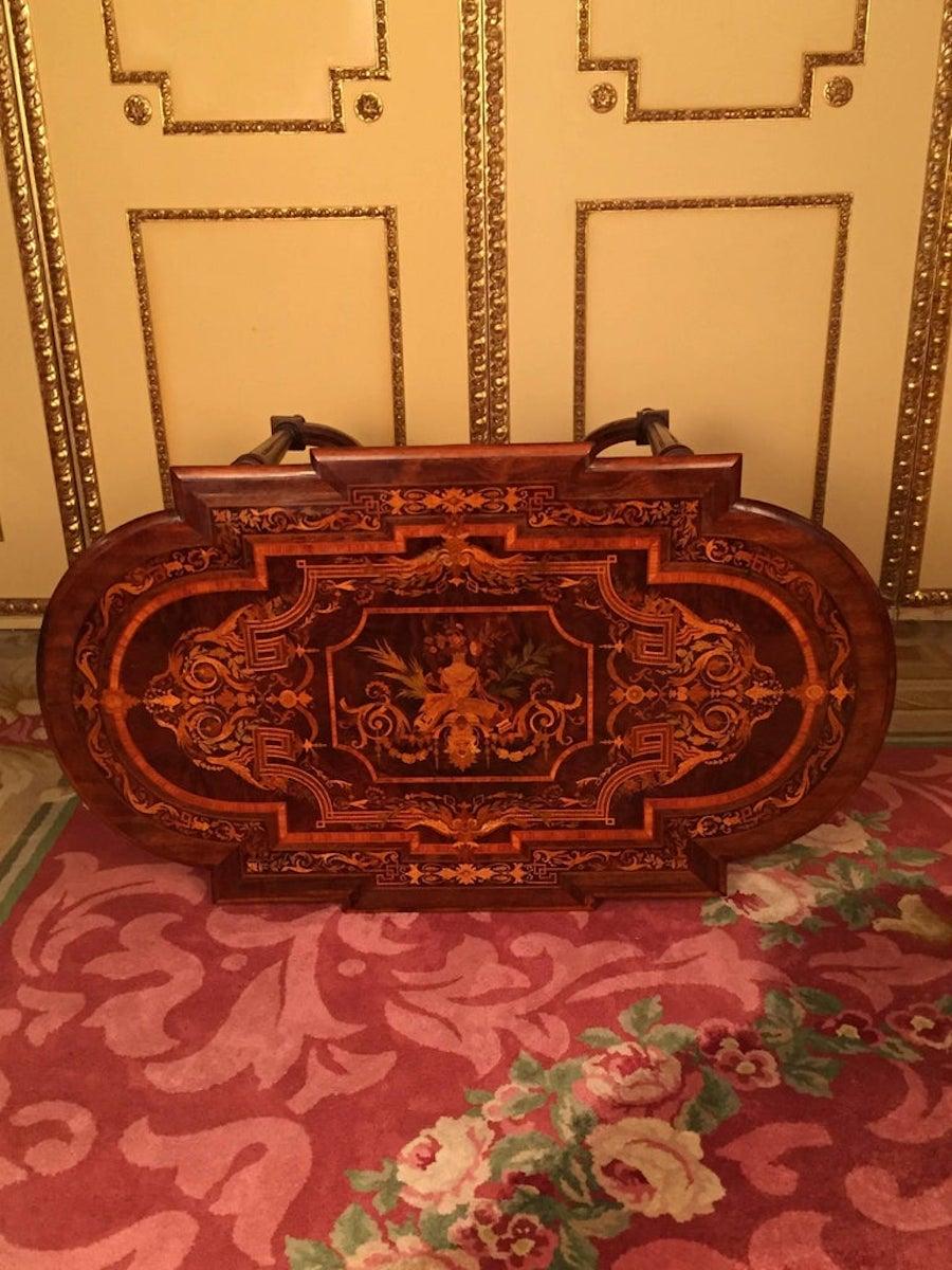 Mesa de salón Luis XVI del siglo XIX con marquetería y chapado noble en venta 1