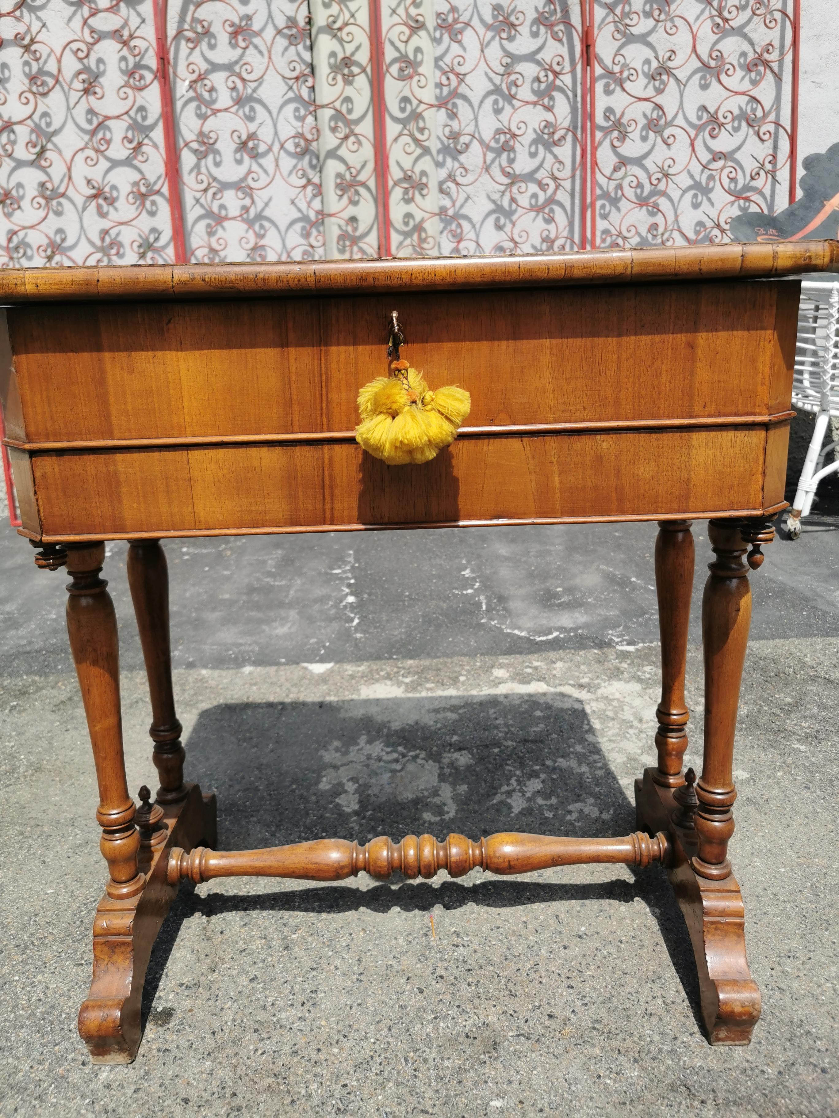 19th Century Marquetry Side Table in Rosewood  For Sale 4