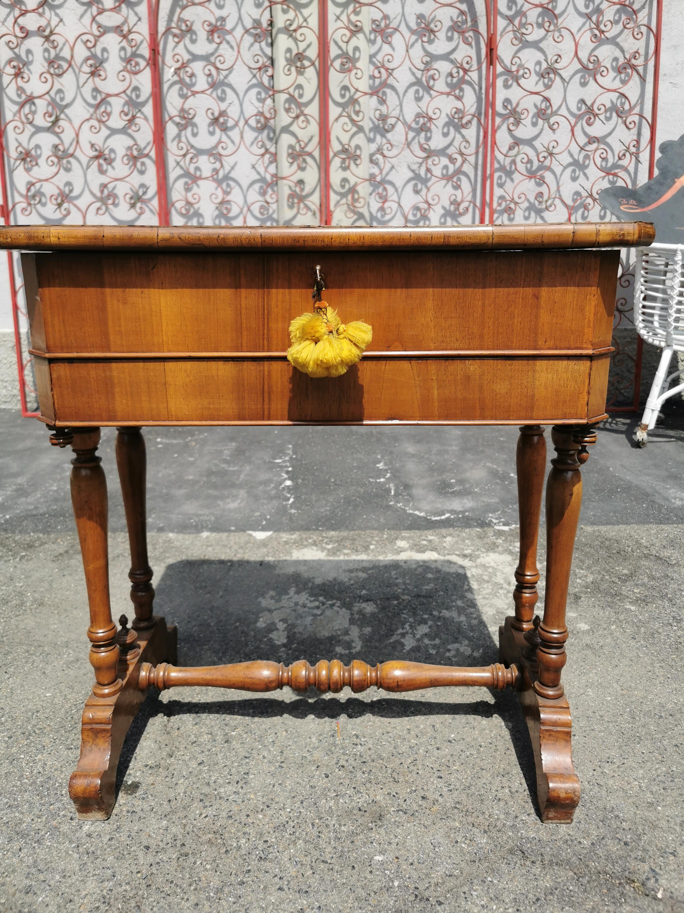 19th Century Marquetry Side Table in Rosewood  For Sale 5