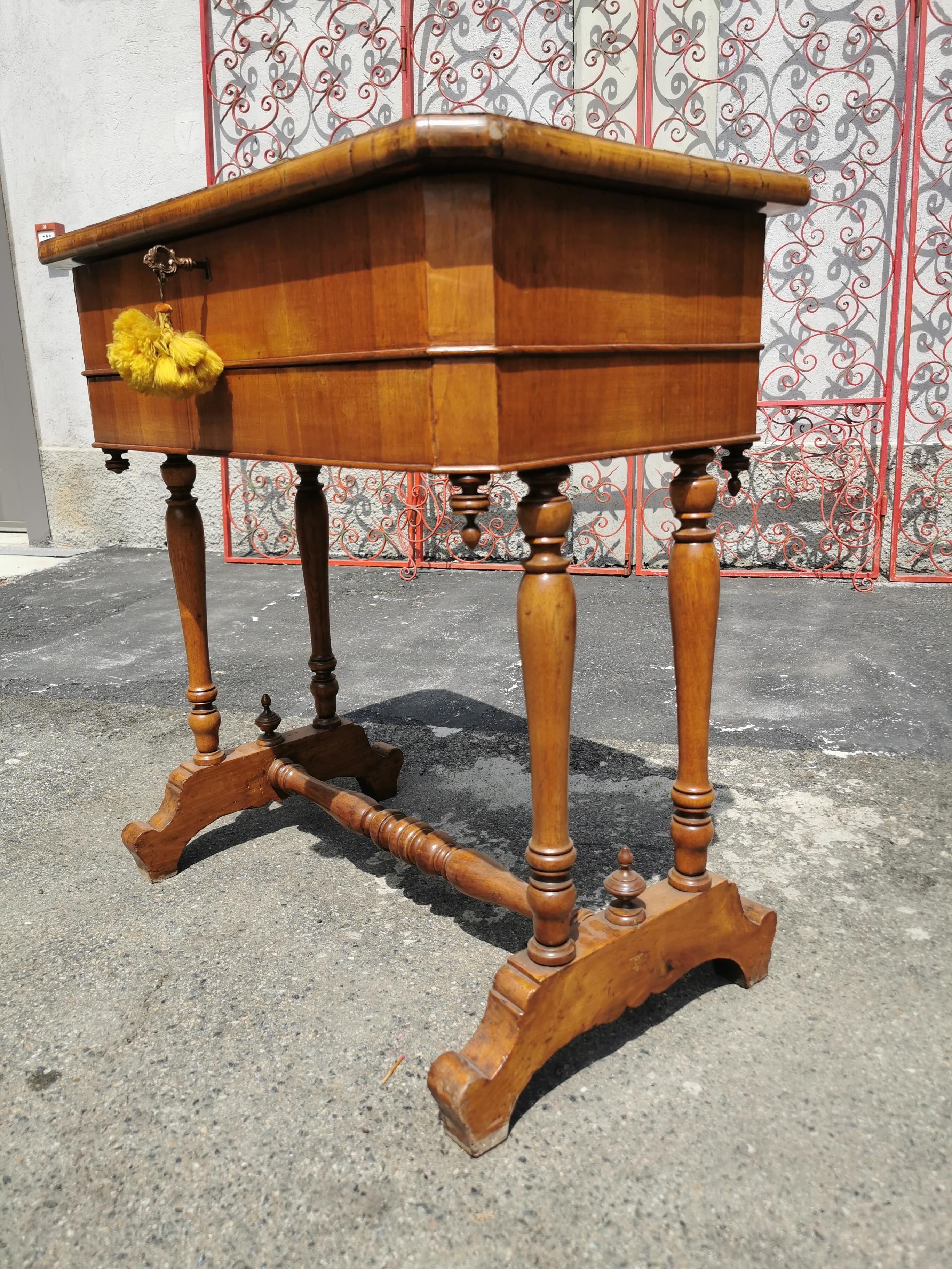 19th Century Marquetry Side Table in Rosewood  For Sale 9