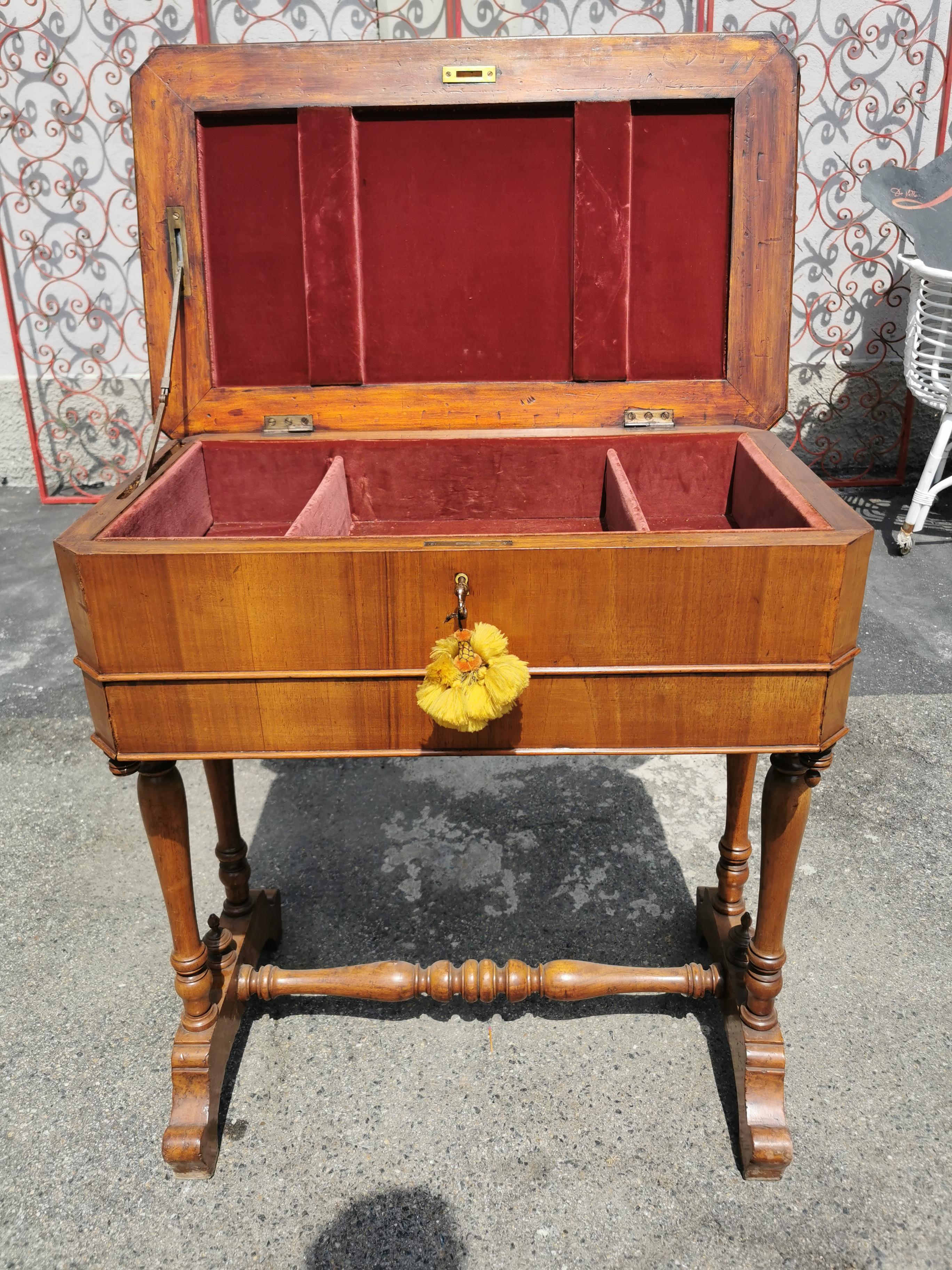 19th Century Marquetry Side Table in Rosewood  For Sale 1