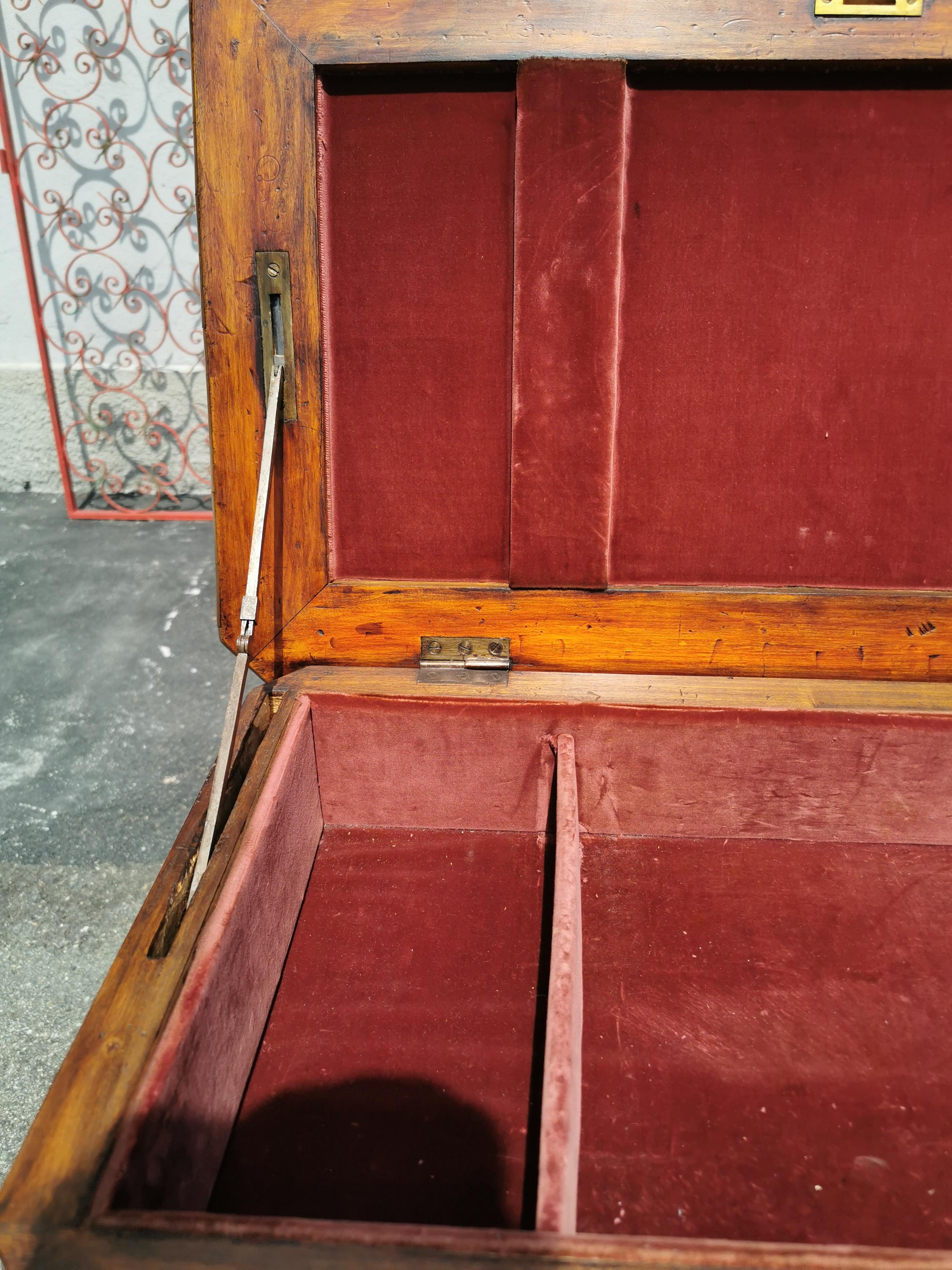 19th Century Marquetry Side Table in Rosewood  For Sale 2