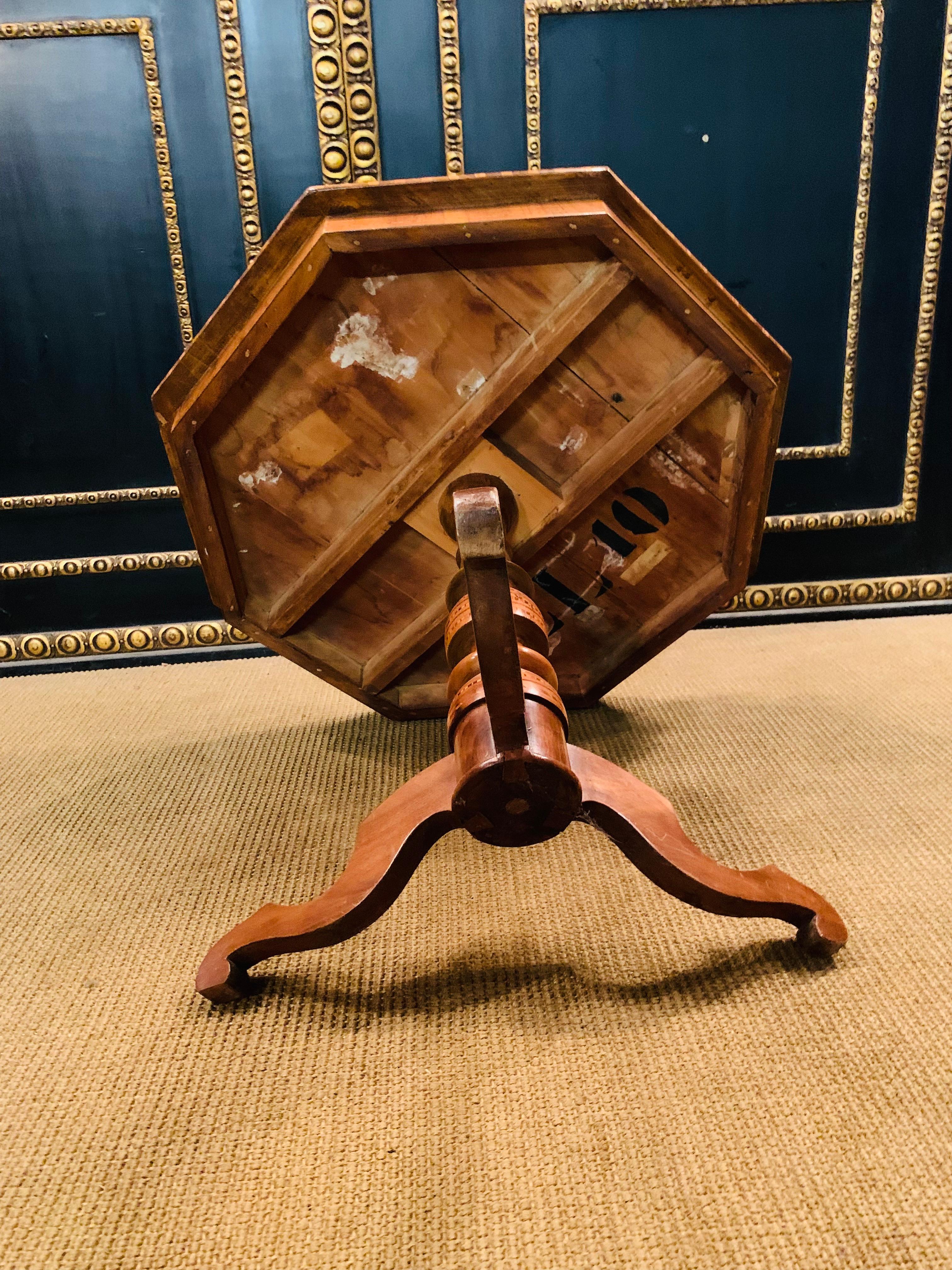 19th Century antique Marquetry Table Around 1850/60  For Sale 5