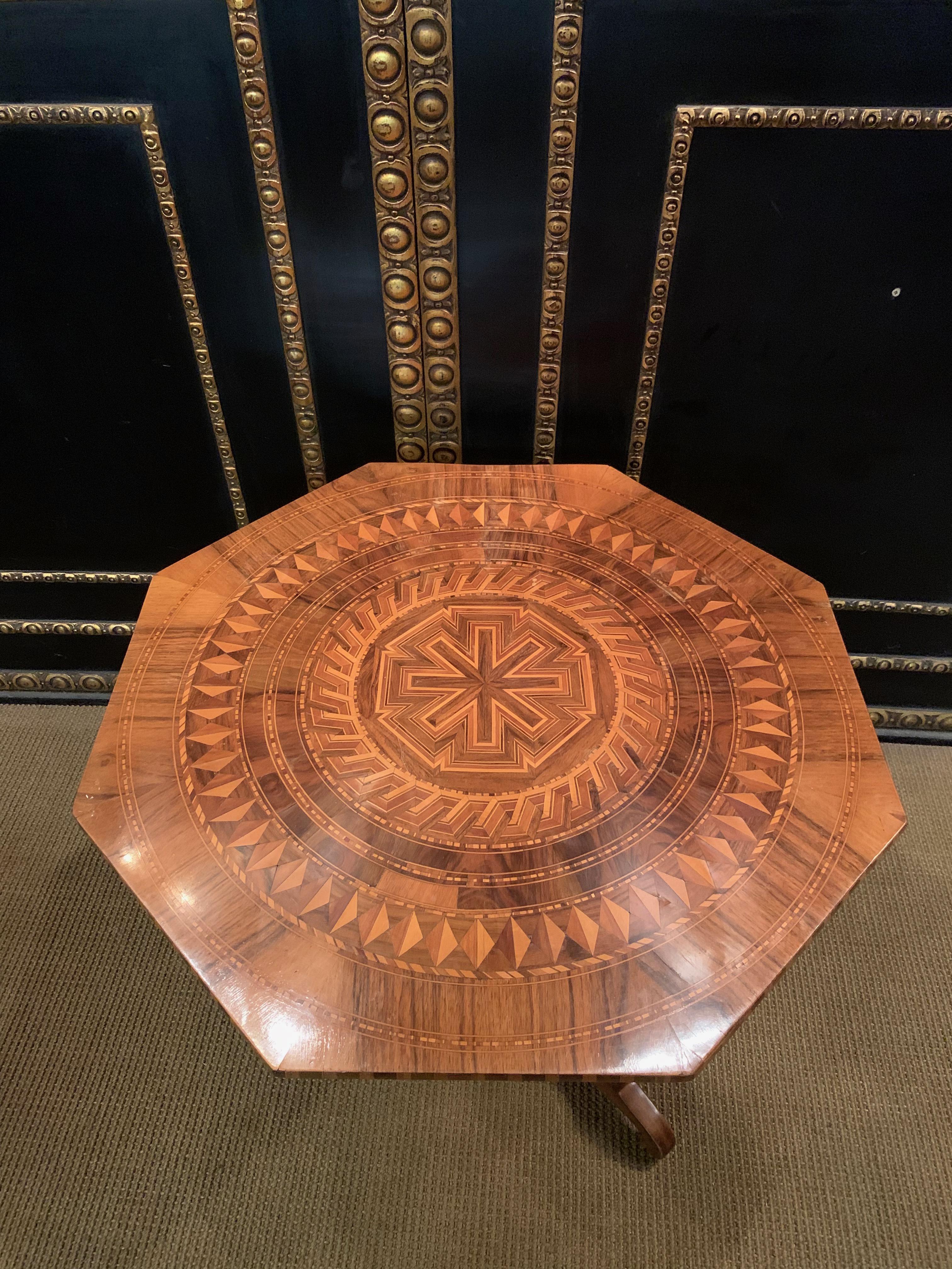 Veneer 19th Century antique Marquetry Table Around 1850/60  For Sale