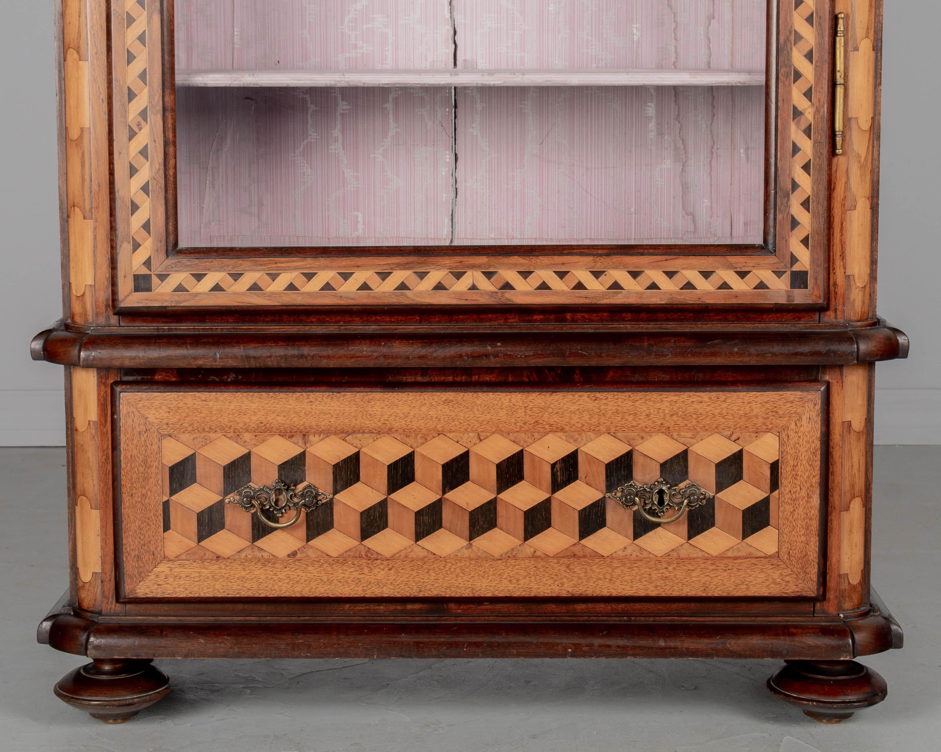 Vetrina o espositore in intarsio del XIX secolo in vendita 8