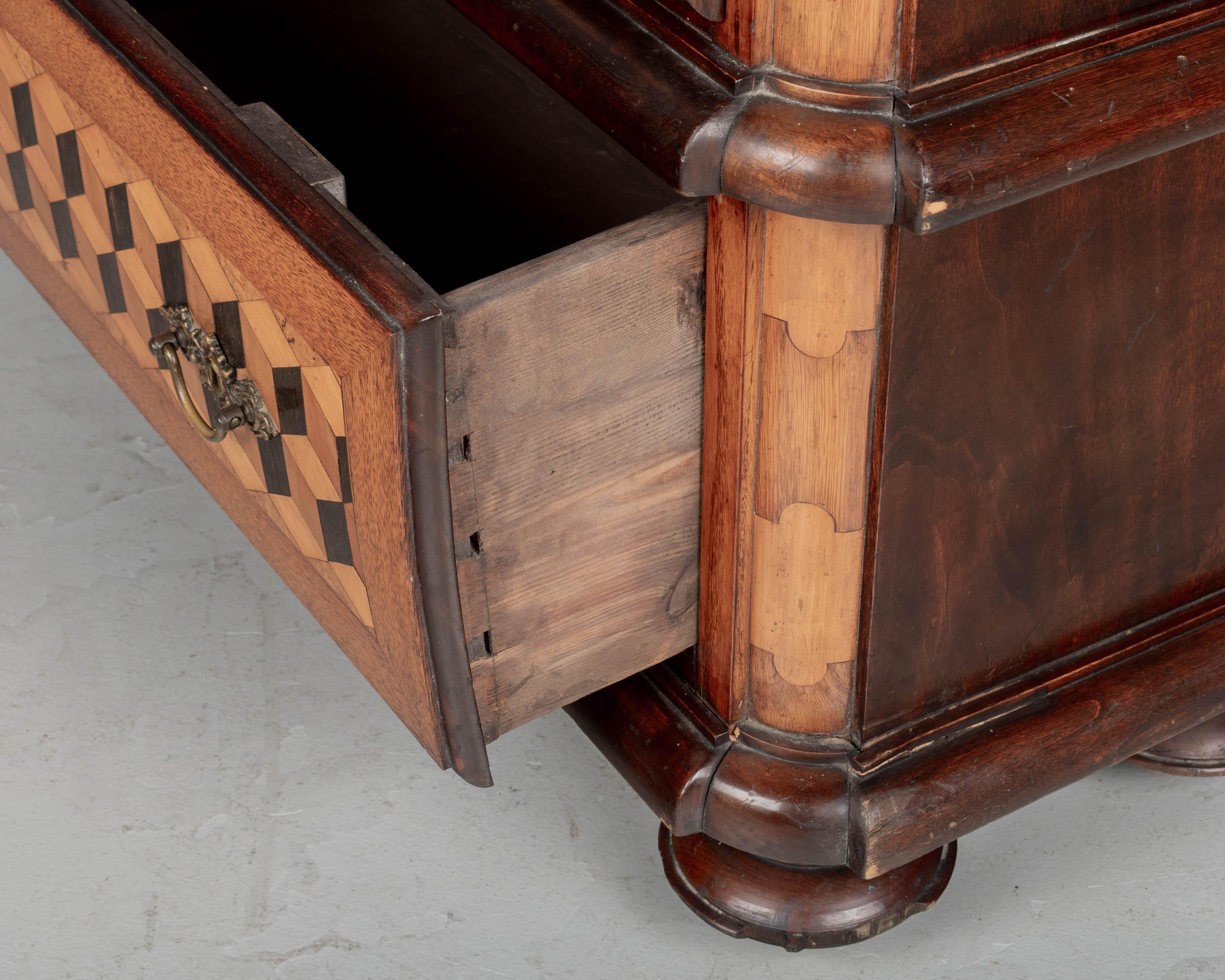 Vetrina o espositore in intarsio del XIX secolo in vendita 9