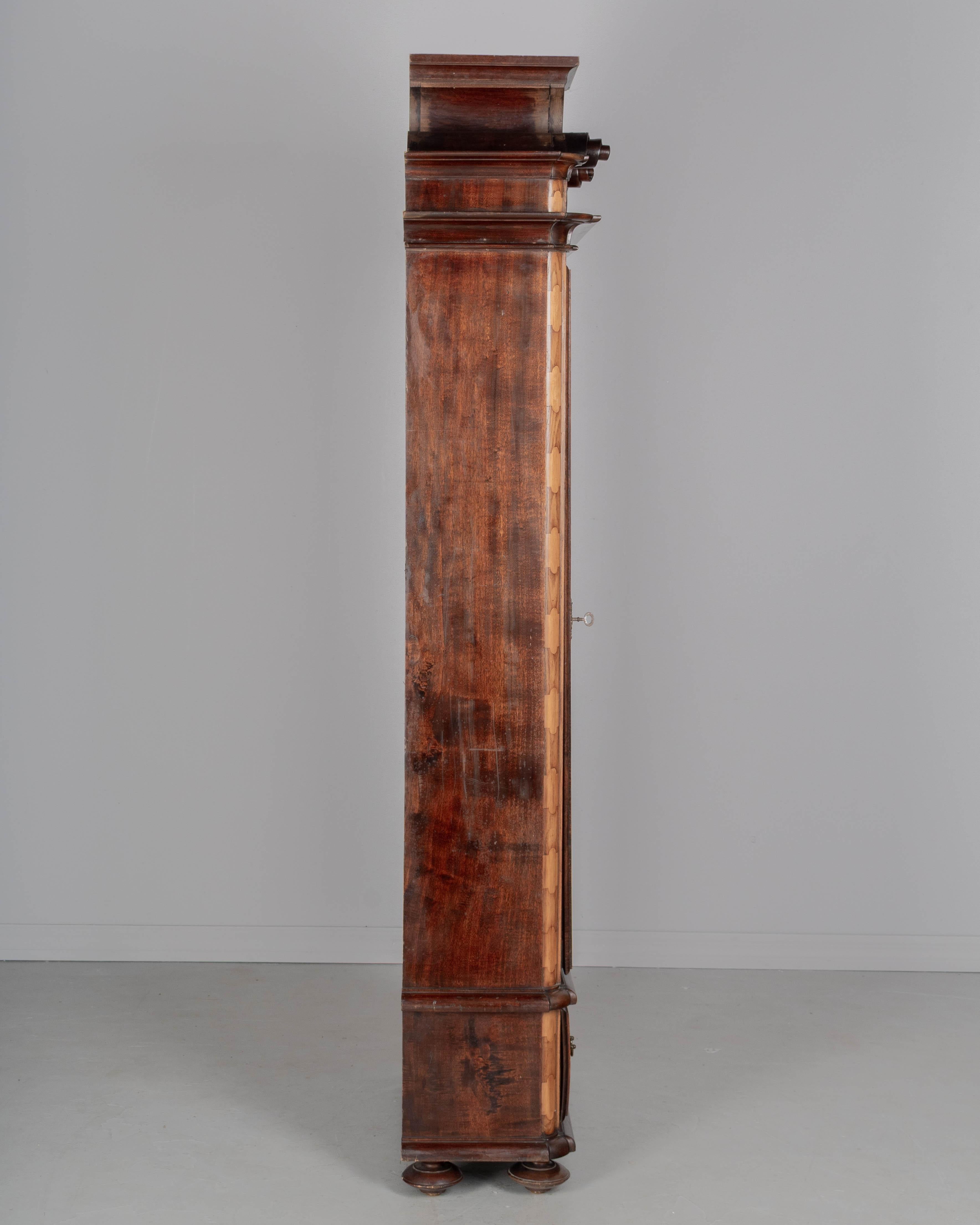 Vetro Vetrina o espositore in intarsio del XIX secolo in vendita