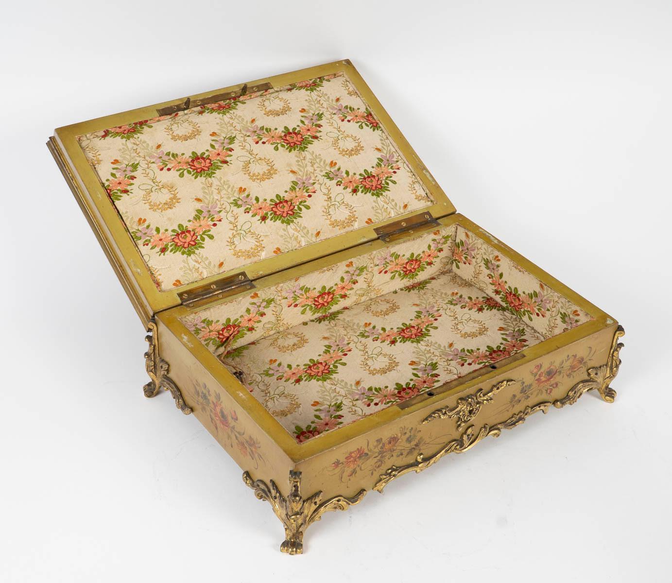 Dorato Scatola in bronzo dorato e vernice Martin del XIX secolo, periodo Napoleone III. in vendita