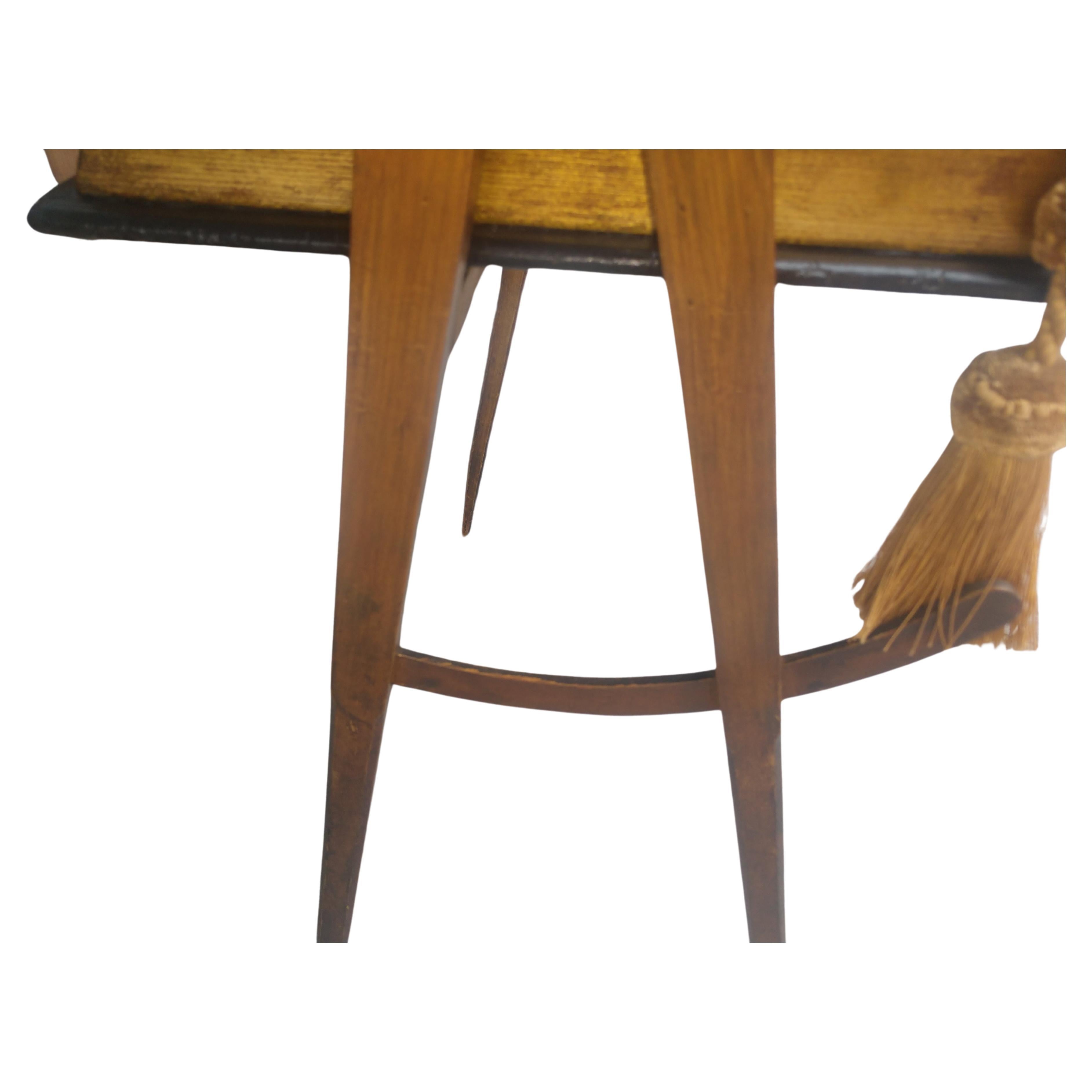 Mesa masónica del siglo XIX con compartimento para Biblia de cuero Tapa abatible Patas de compás Arte popular en venta