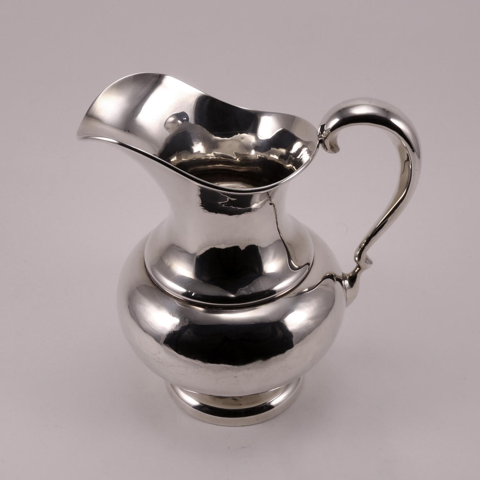 19th Century Mauser Delicate Handcrafted Sterling Silver Jug In Good Condition For Sale In Florence, IT