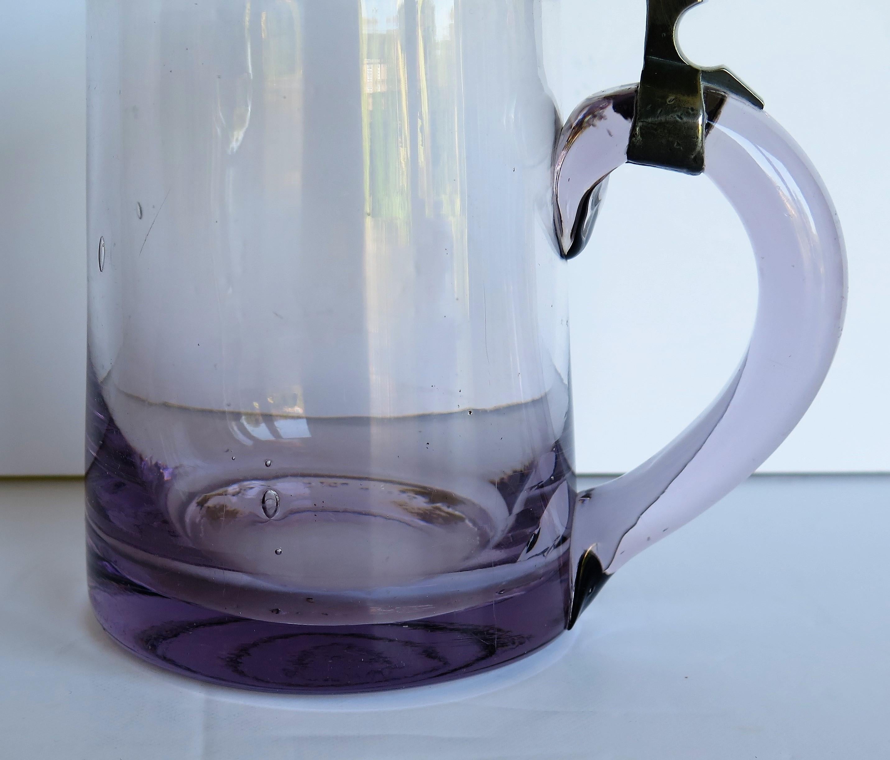 drinking vessel with hinged lid