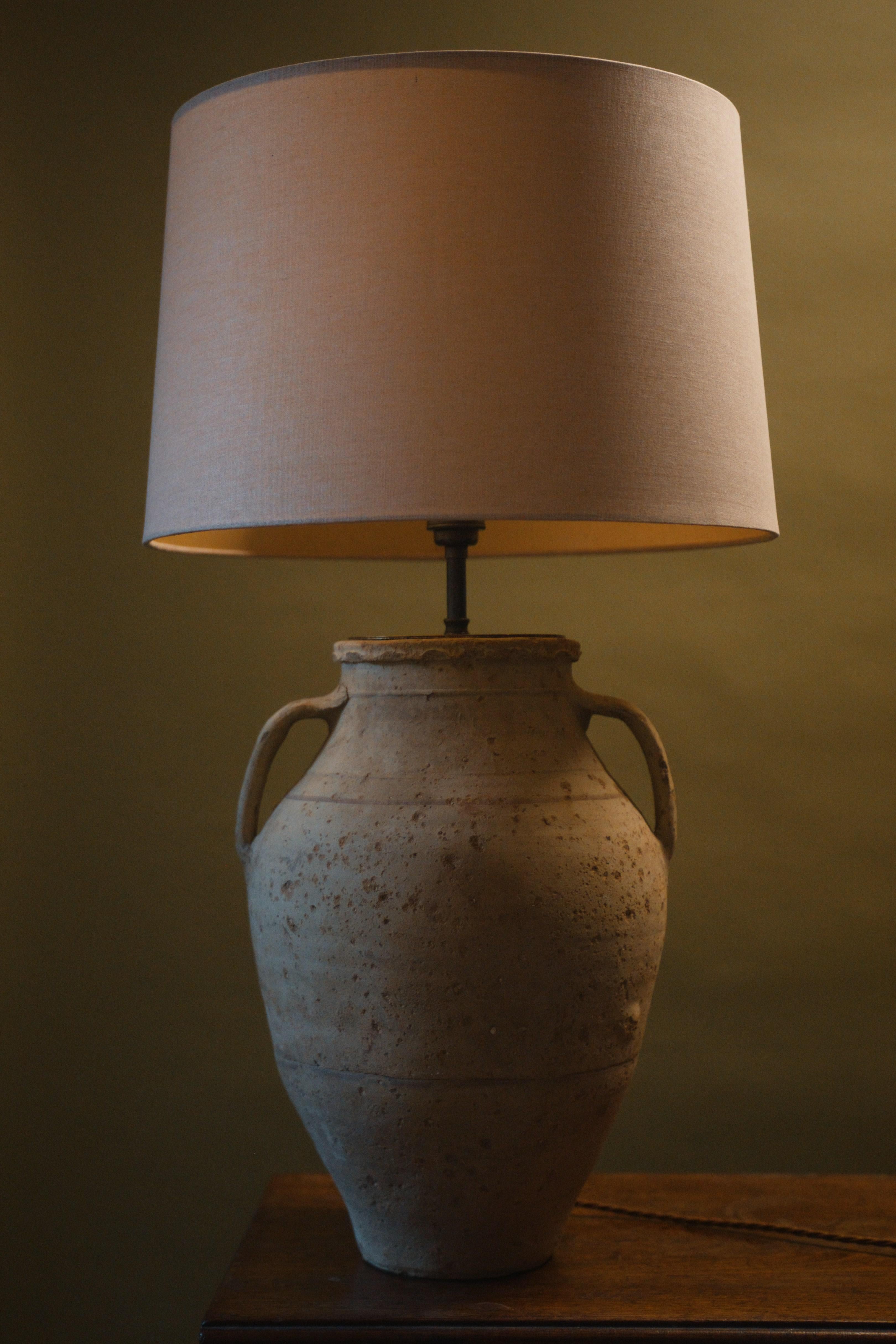 Rustic 20th Century Mediterranean Clay Pot Lamp – Vintage Handcrafted Lighting for Coun