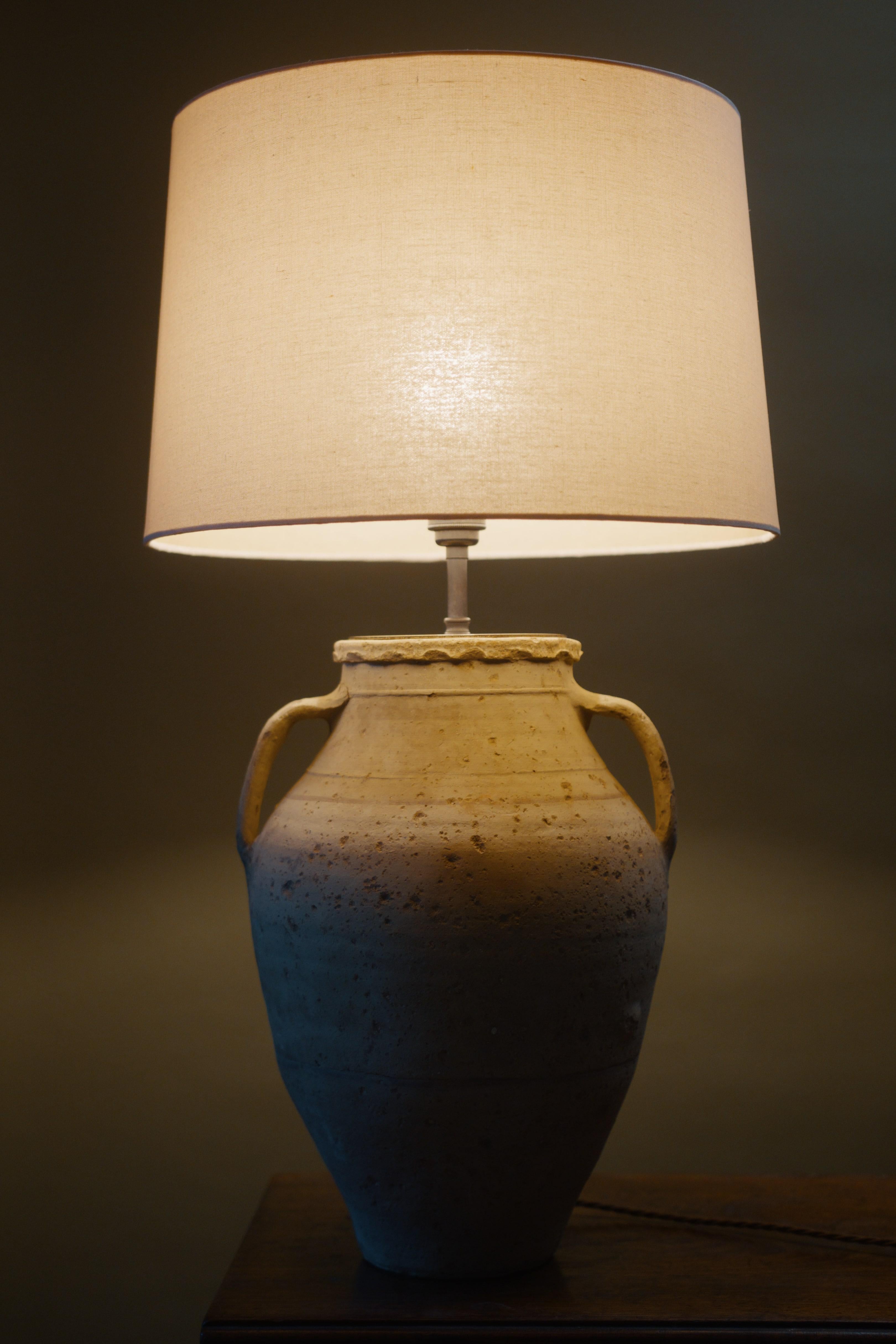 This vintage 20th-century Mediterranean clay pot lamp is a beautiful fusion of artisan craftsmanship and timeless design, perfect for country and cottage farmhouse interiors. Handcrafted from a 60+ year-old clay pot, its rustic texture and patina