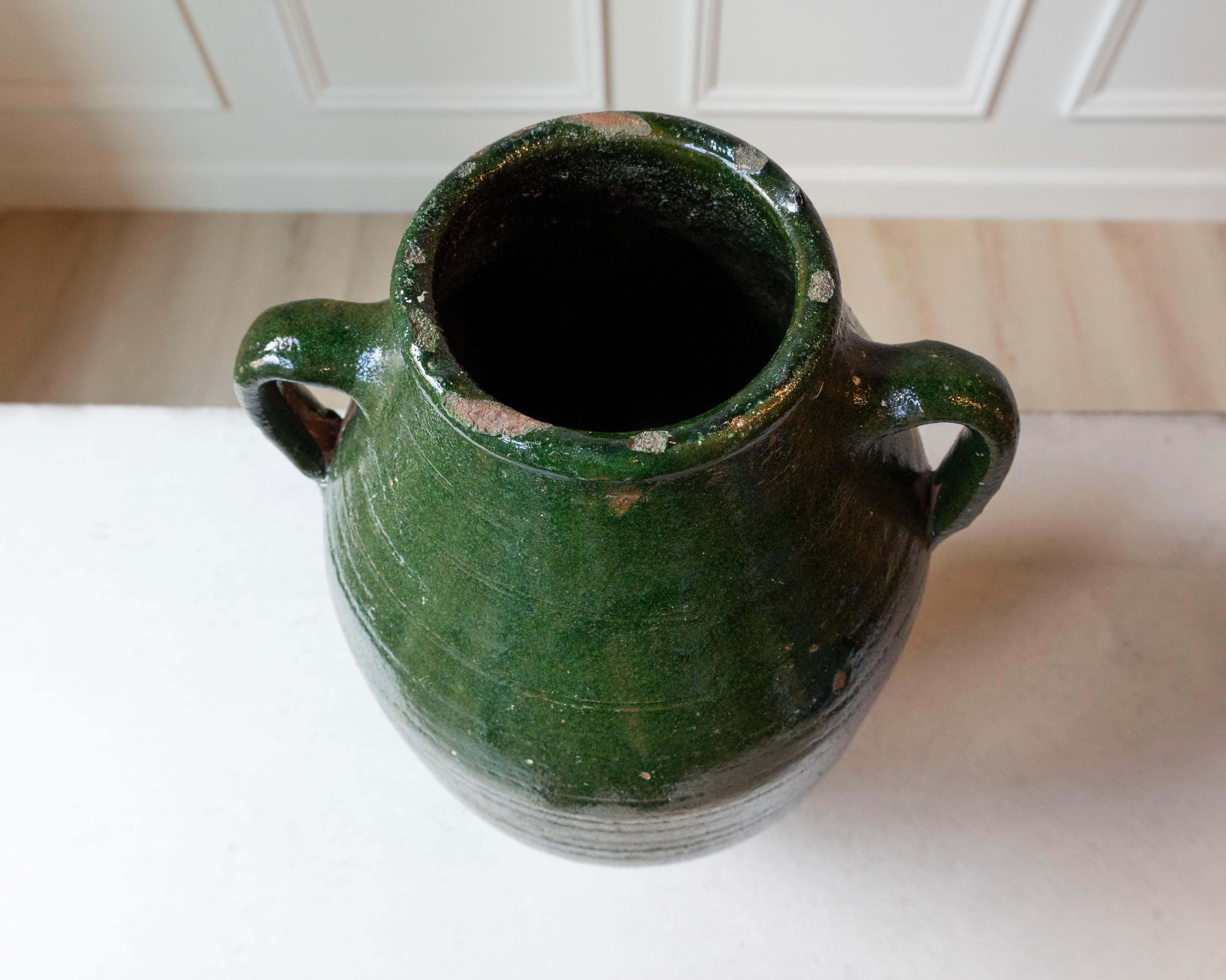 19th Century Mediterranean Olive Green Terracotta Jar with Double Handles For Sale 7