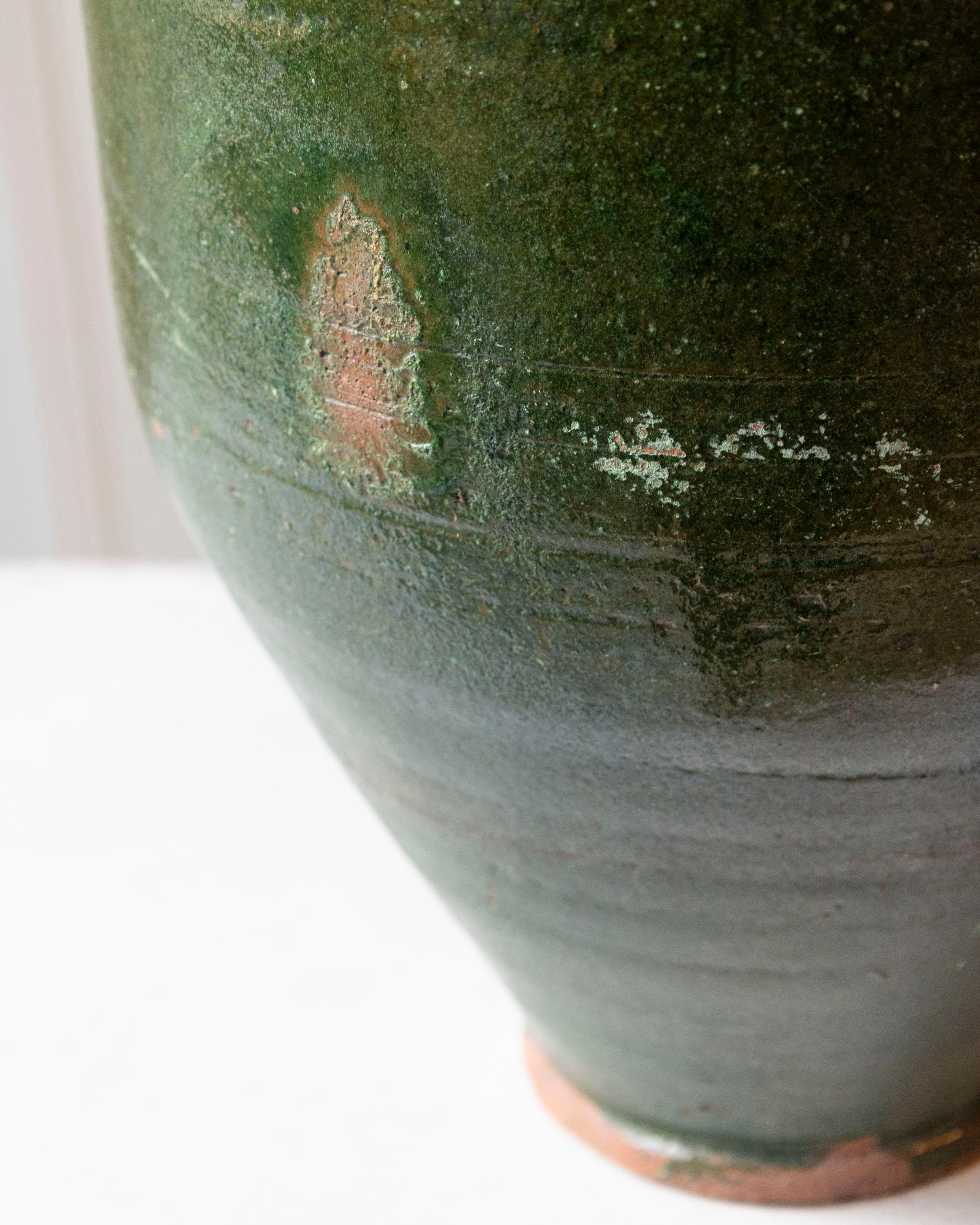 19th Century Mediterranean Olive Green Terracotta Jar with Double Handles For Sale 3