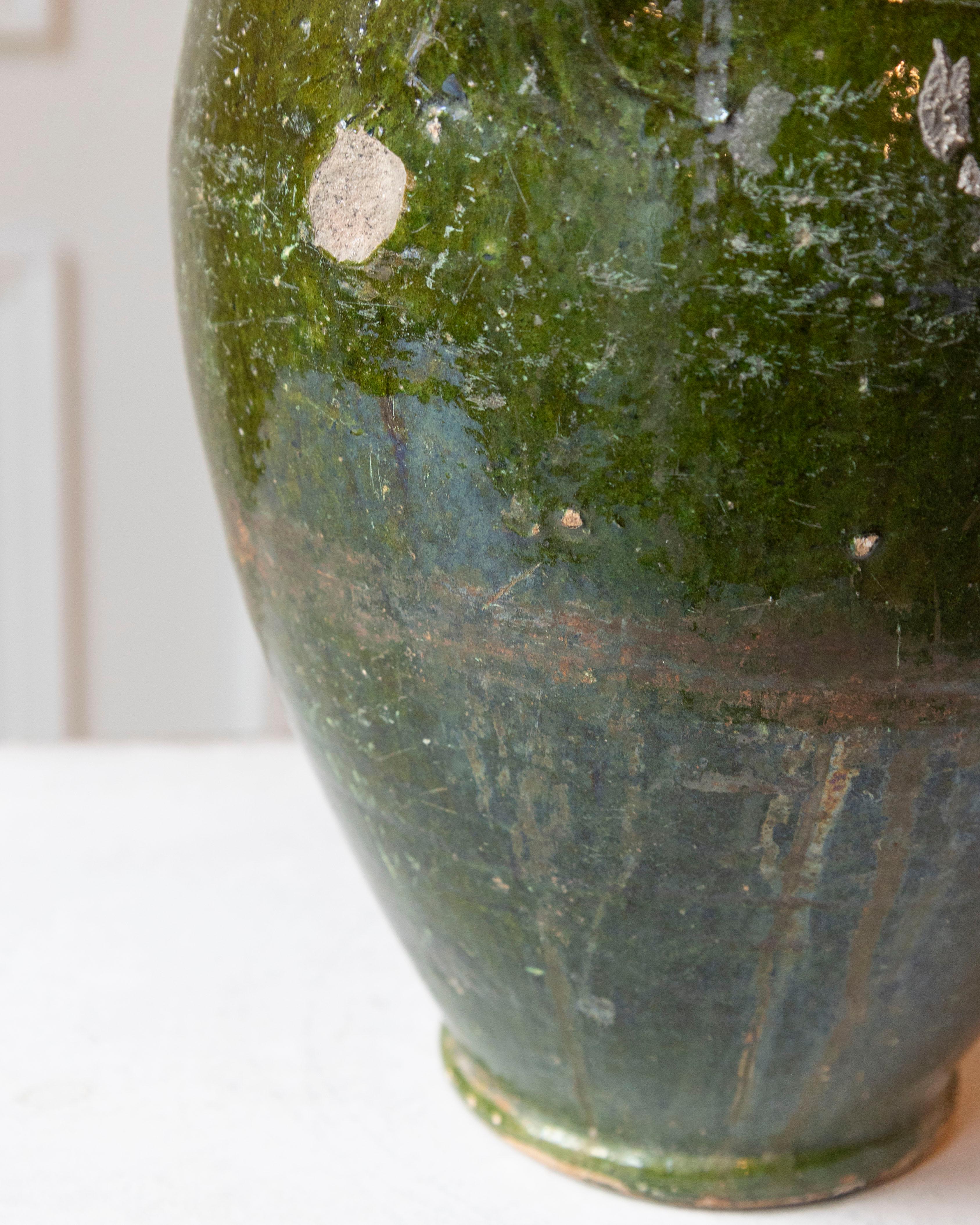 19th Century Mediterranean Olive Green Terracotta Jar with Double Handles For Sale 3