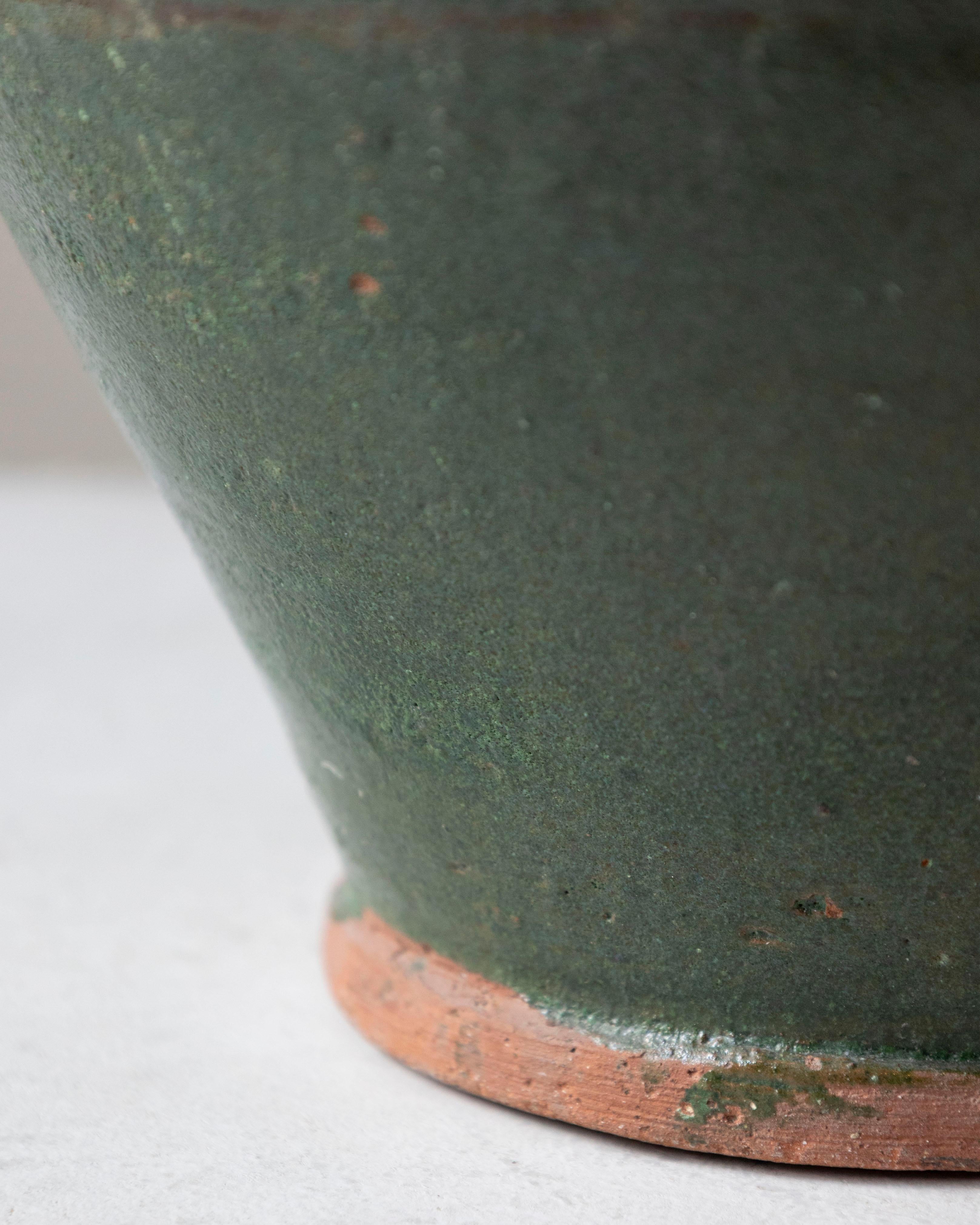 19th Century Mediterranean Olive Green Terracotta Jar with Double Handles For Sale 4