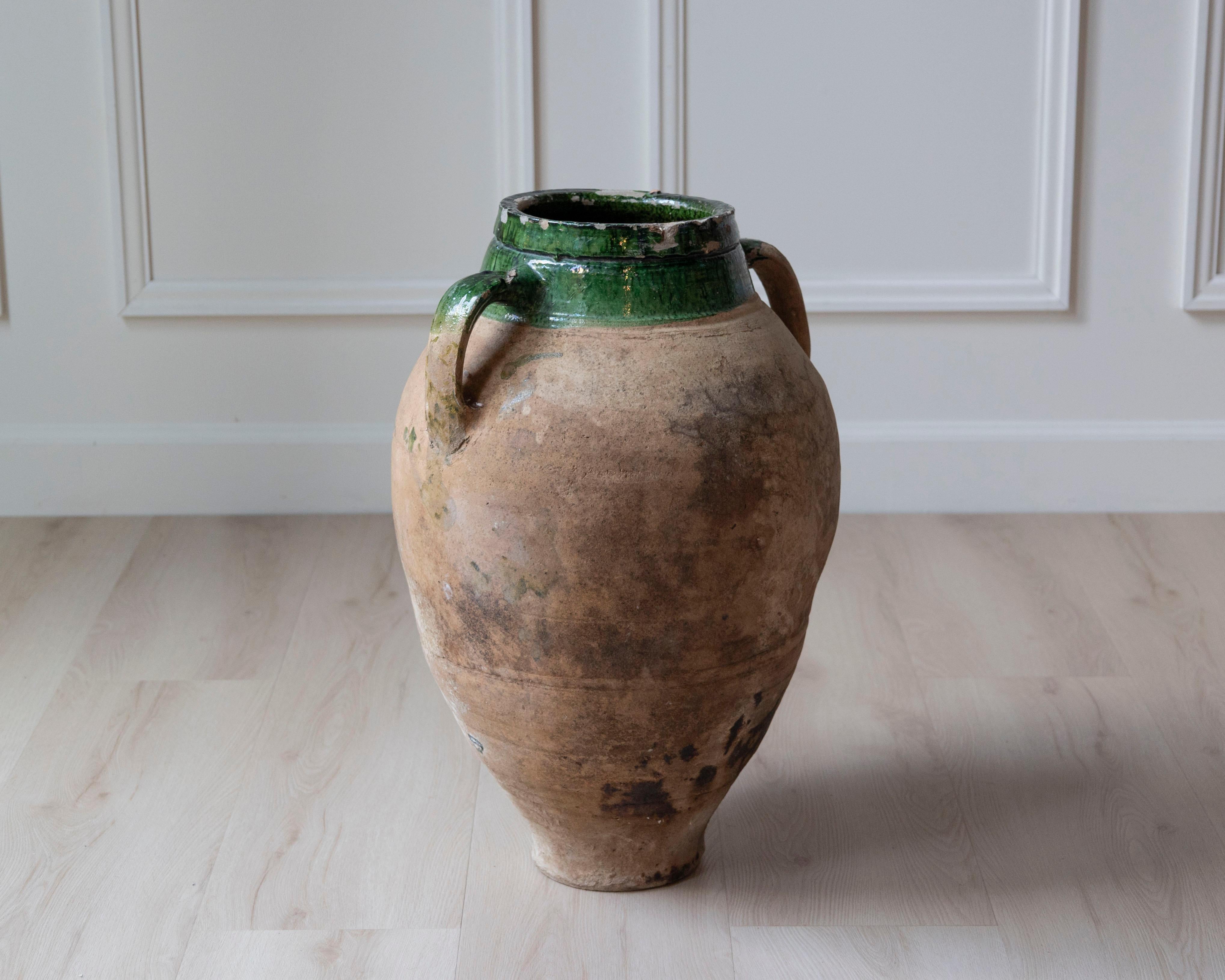 19th Century Mediterranean Terracotta Jar with Green Glazed Rim and Handles For Sale 1