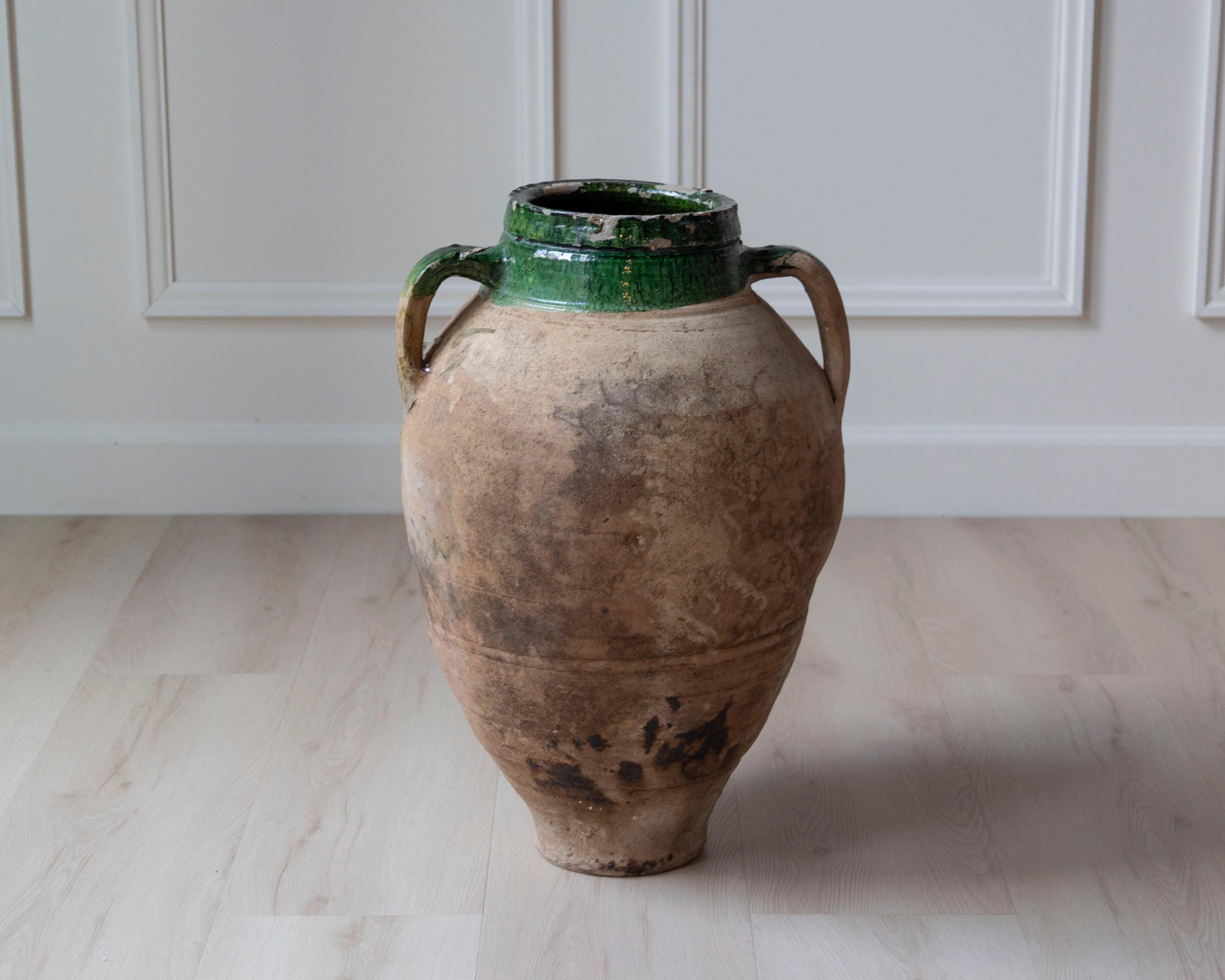 19th Century Mediterranean Terracotta Jar with Green Glazed Rim and Handles For Sale 2