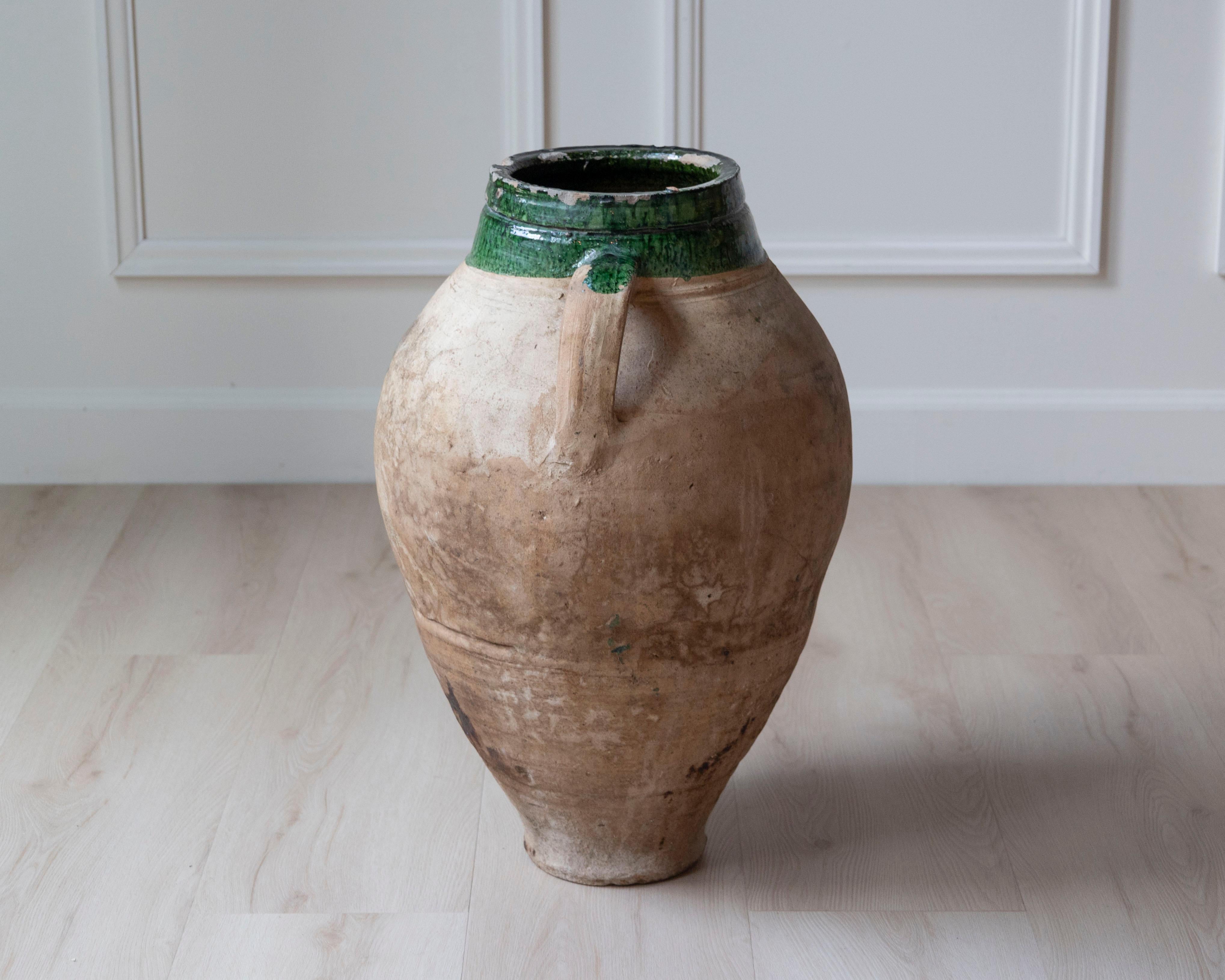 19th Century Mediterranean Terracotta Jar with Green Glazed Rim and Handles For Sale 4