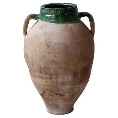 Mediterraner Terrakotta-Krug des 19. Jahrhunderts mit grün glasiertem Rand und Henkeln