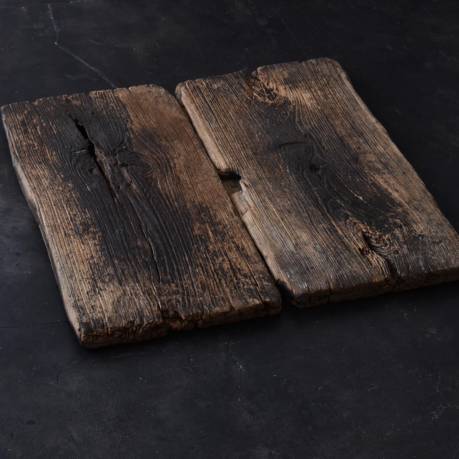 We Japanese introduce unique items with unique aesthetics, purchasing routes, and ways that no one can imitate.

As a Japanese, I have seen various old Japanese boards.
Among them, this has a special charm.
I think it was a board used by farmers in