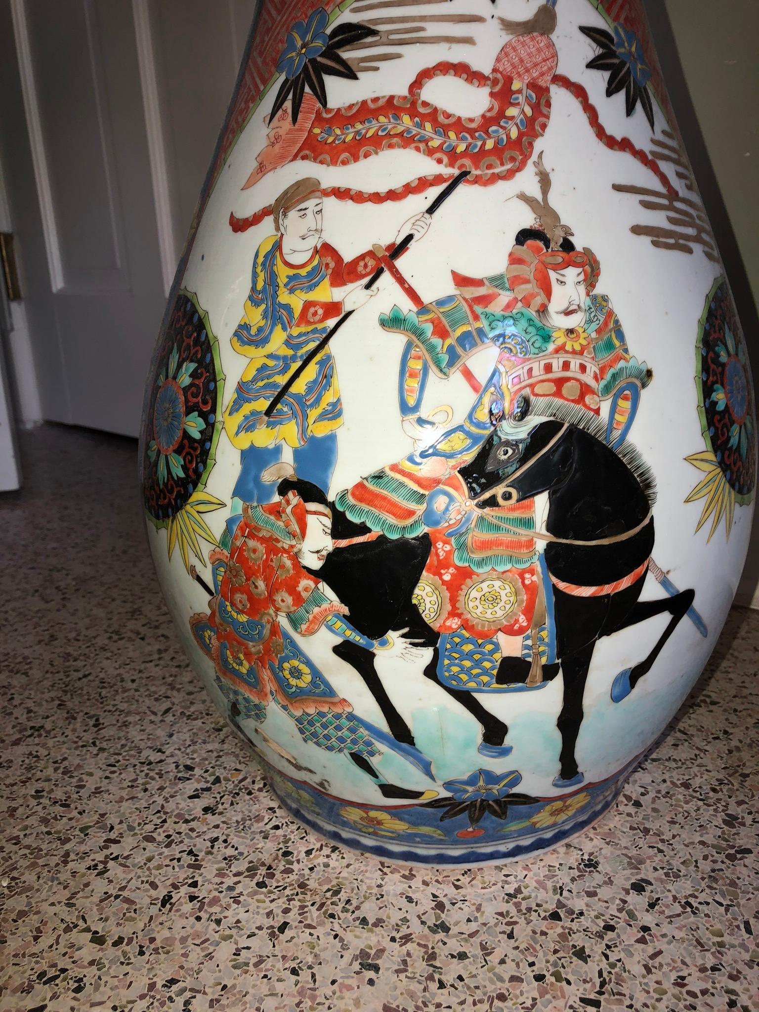 19th Century Meiji Imari Palace Vases a Pair For Sale 3