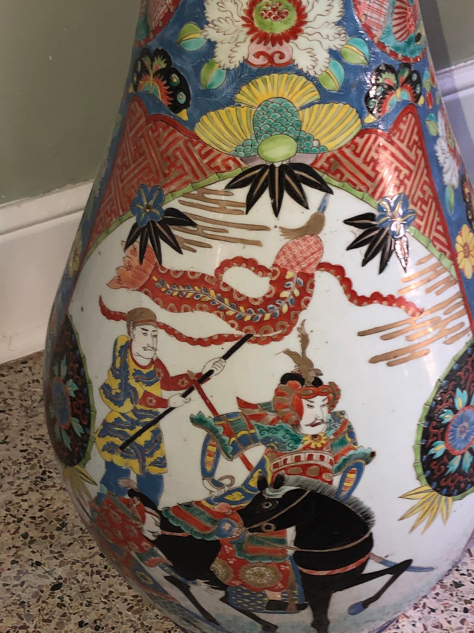19th Century Meiji Imari Palace Vases a Pair For Sale 5
