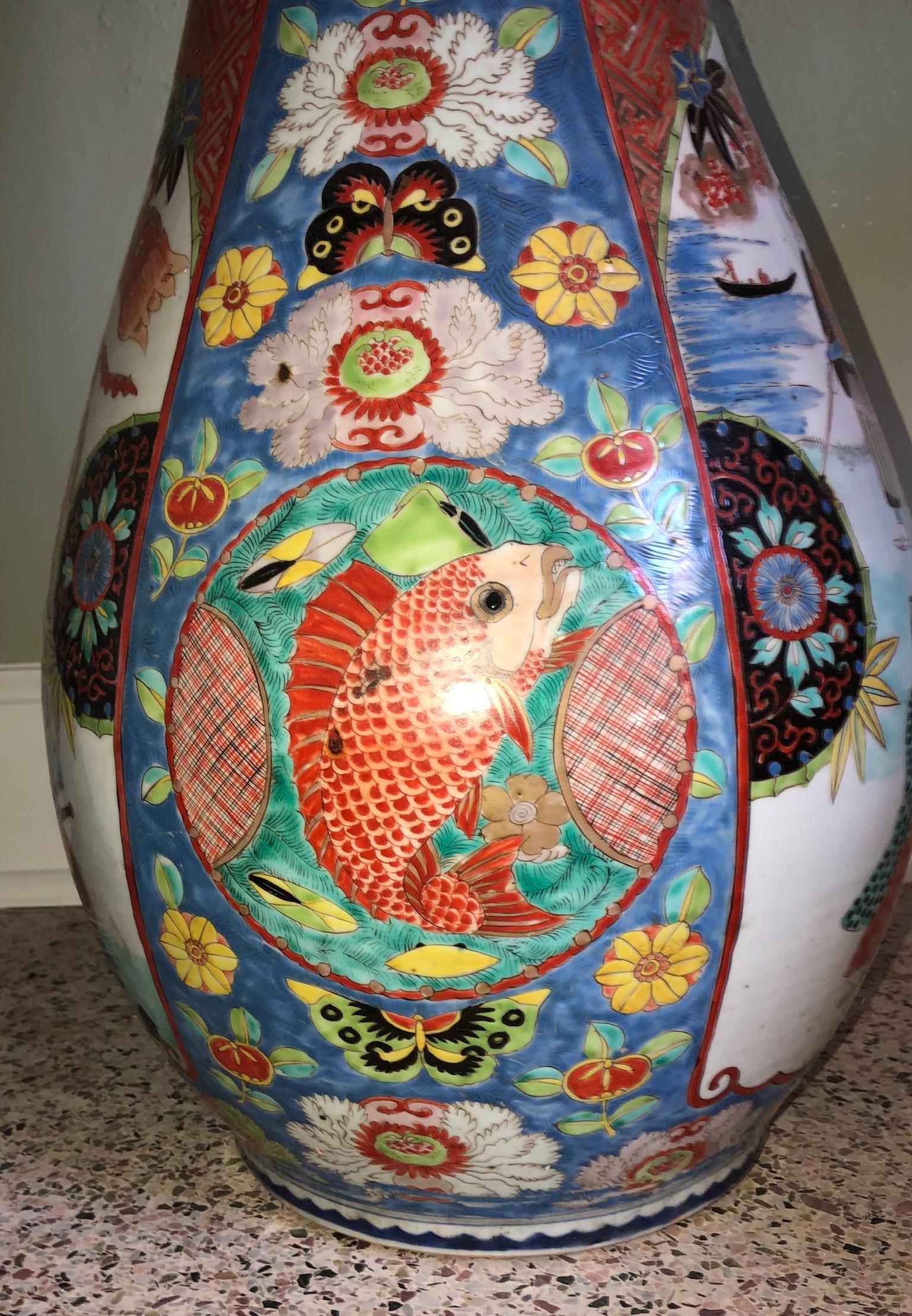 19th Century Meiji Imari Palace Vases a Pair For Sale 1