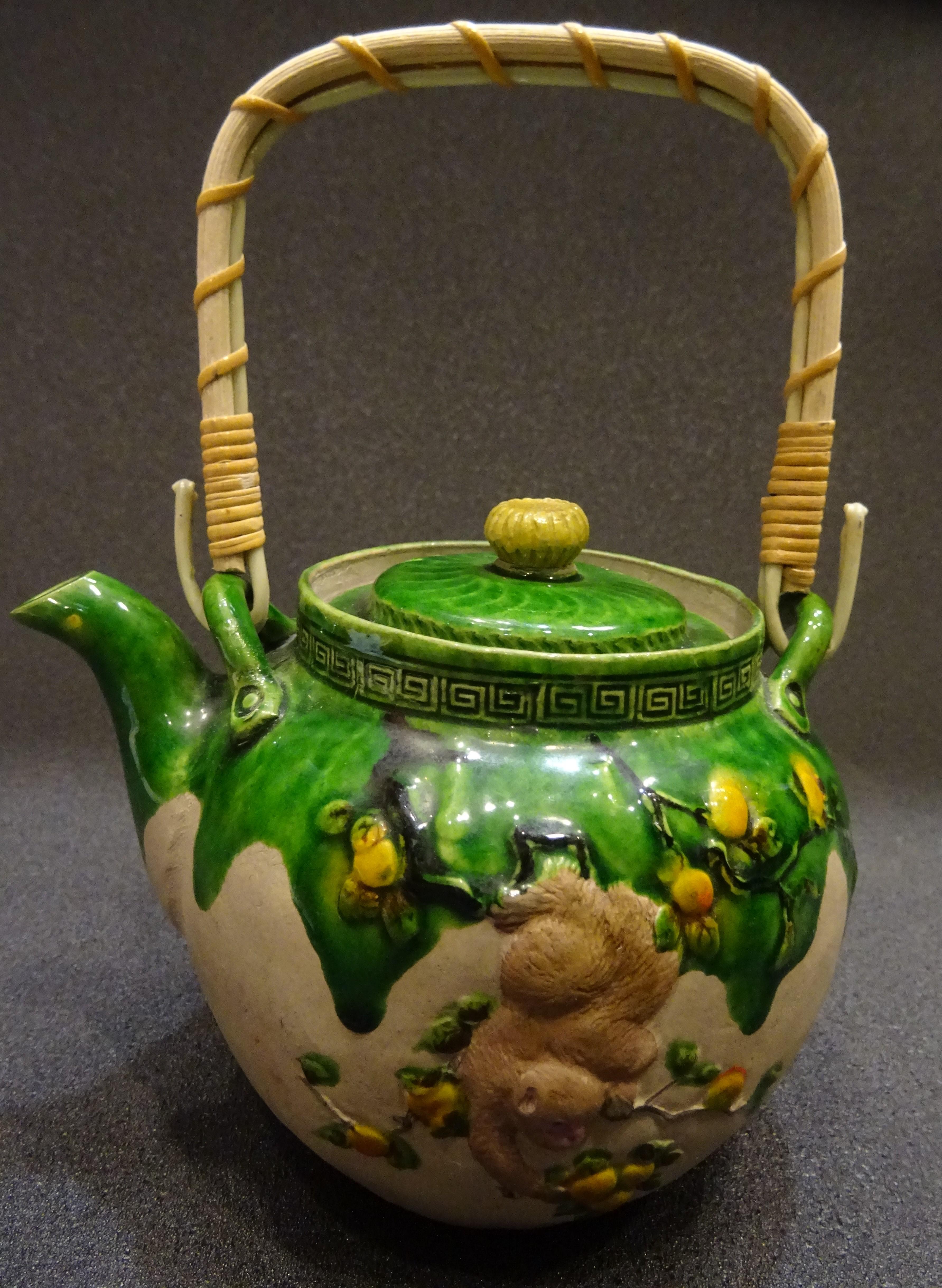 A very soughtafter piece of collection, a Meiji green ceramic teapot with monkeys and peachs in relief. With marks of Banko .Handle and top in bamboo.
In a perfect condition with age and use.
An exquisite piece.