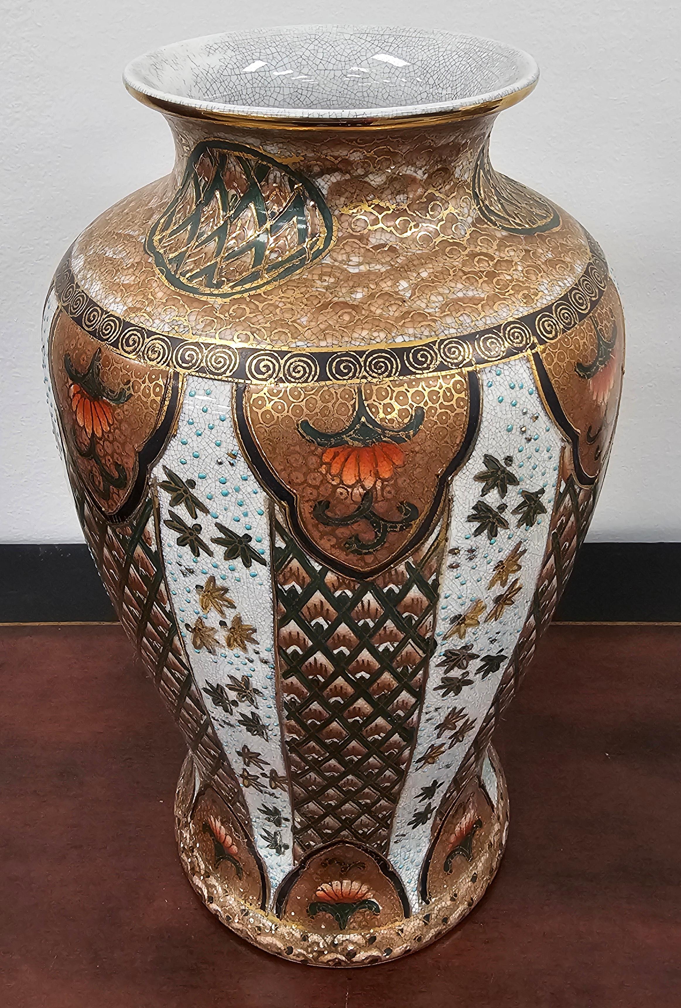 19. Jahrhundert Meiji Japanische Satsuna Enanel Porzellan Vase (Meiji-Periode) im Angebot