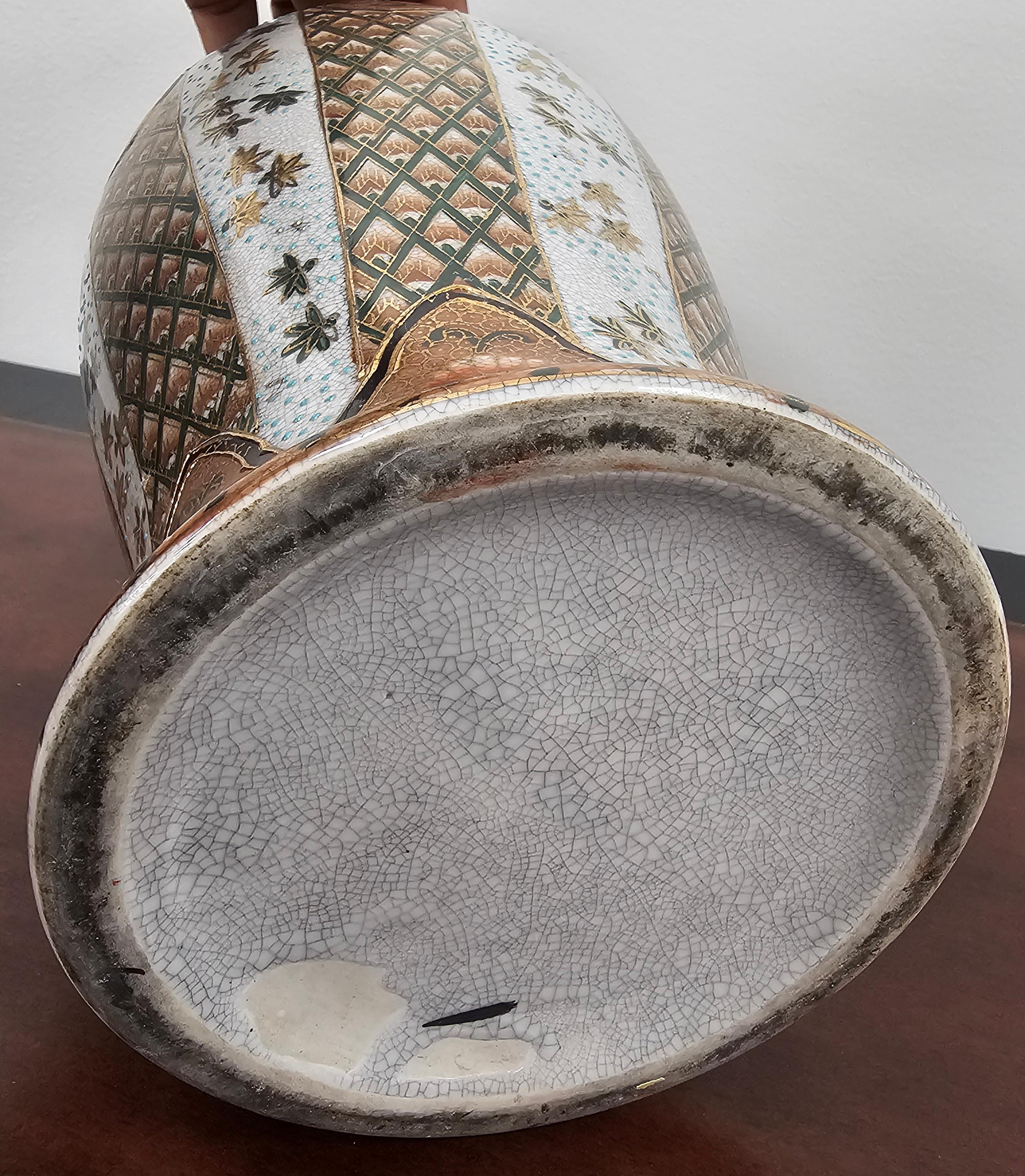 19. Jahrhundert Meiji Japanische Satsuna Enanel Porzellan Vase im Angebot 3