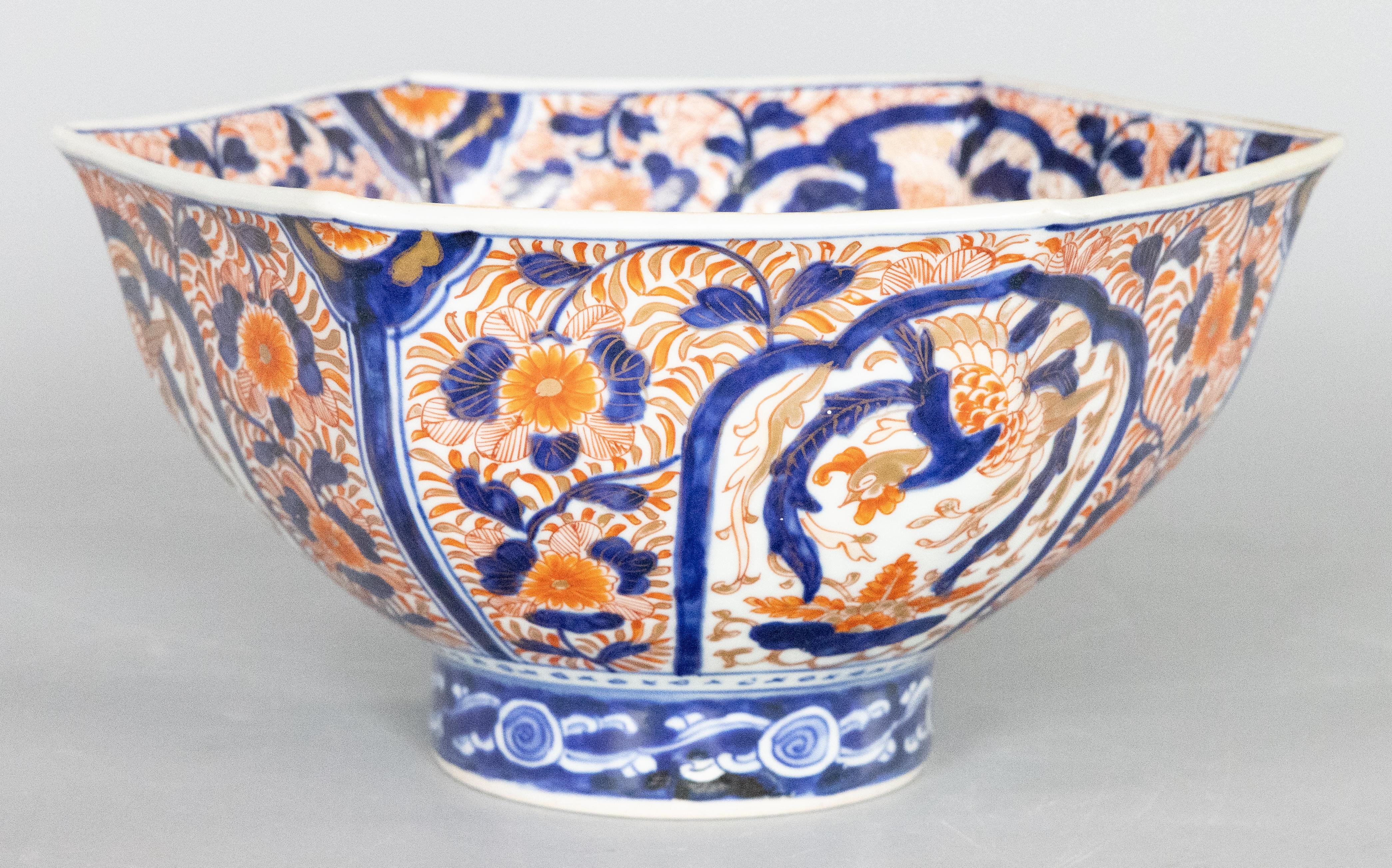 19th Century Meiji Period Japanese Imari Hexagonal Punch Bowl Centerpiece In Good Condition In Pearland, TX