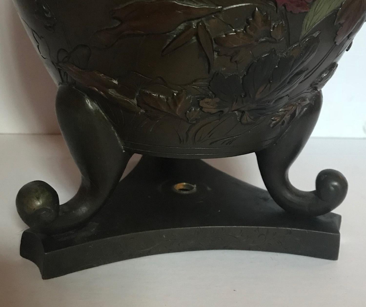 Early 20th Century Taisho Period '1912-1926' Japanese Three Footed Bronze Vase For Sale 8