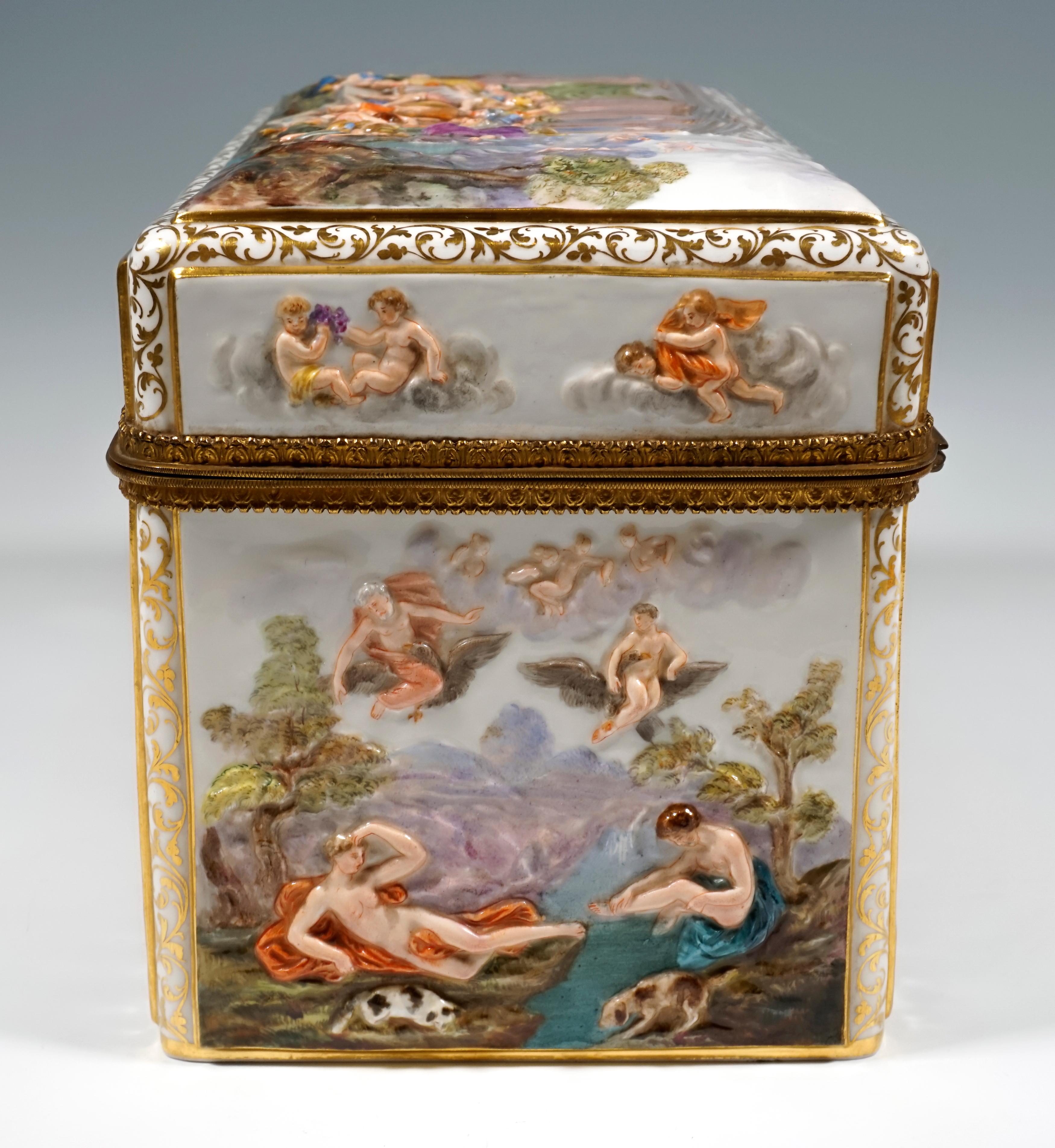 19th Century Meissen Jewelry Box With Colored Greek Mythology Reliefs In Good Condition In Vienna, AT